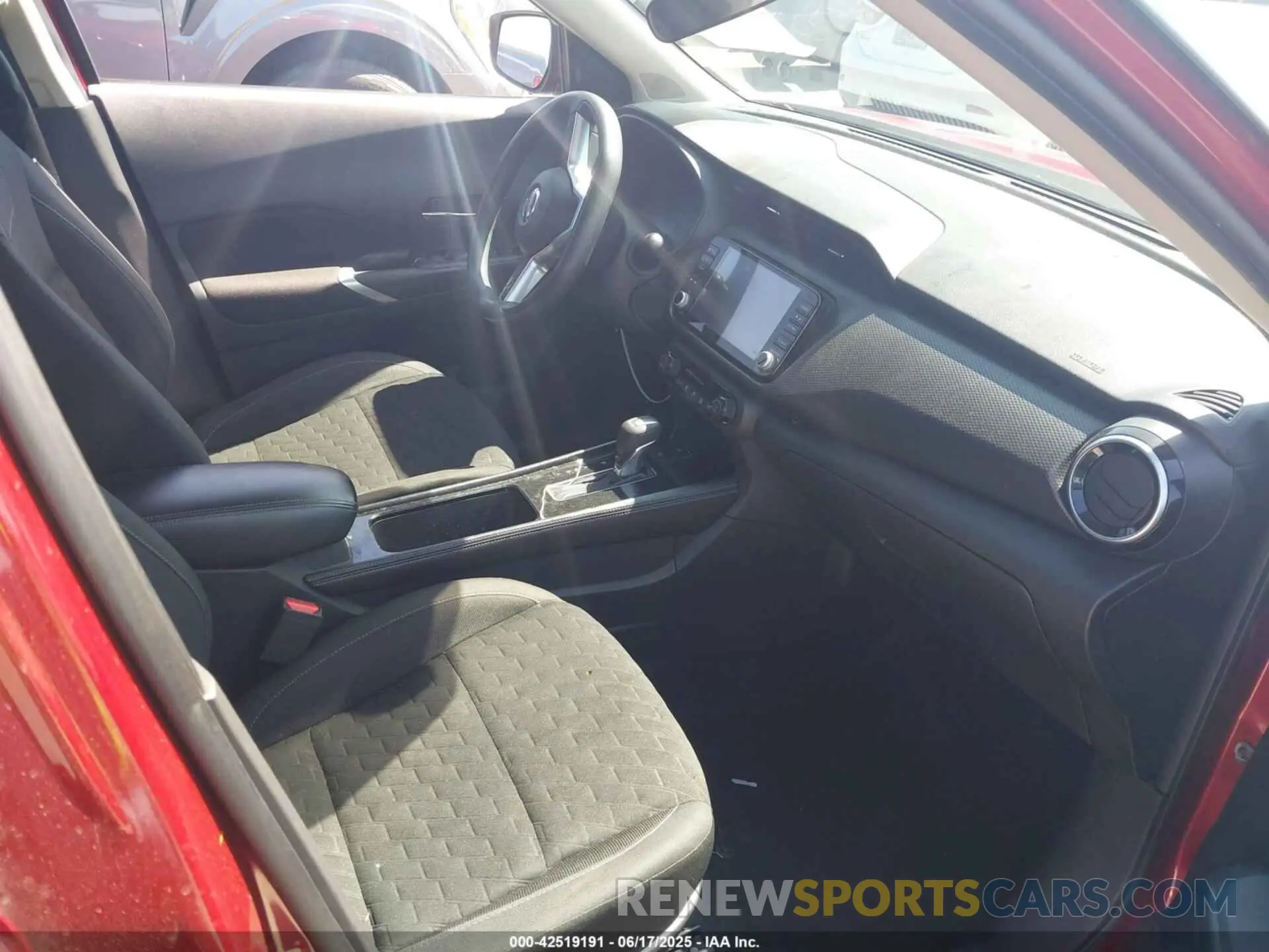5 fotografías del automóvil dañado 3N1CP5CV5ML503158 NISSAN KICKS 2021