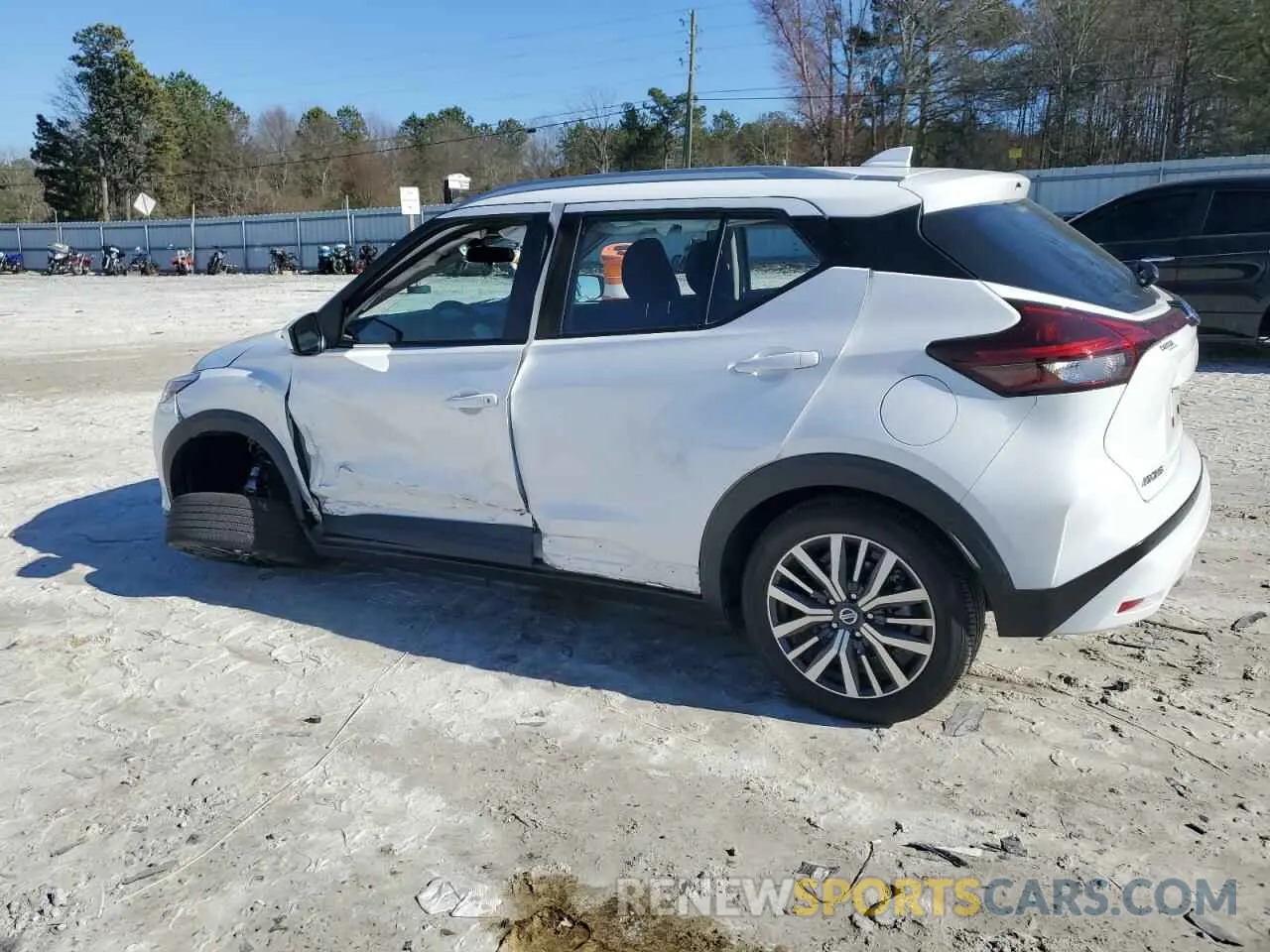 2 fotografías del automóvil dañado 3N1CP5CV5ML504486 NISSAN KICKS 2021