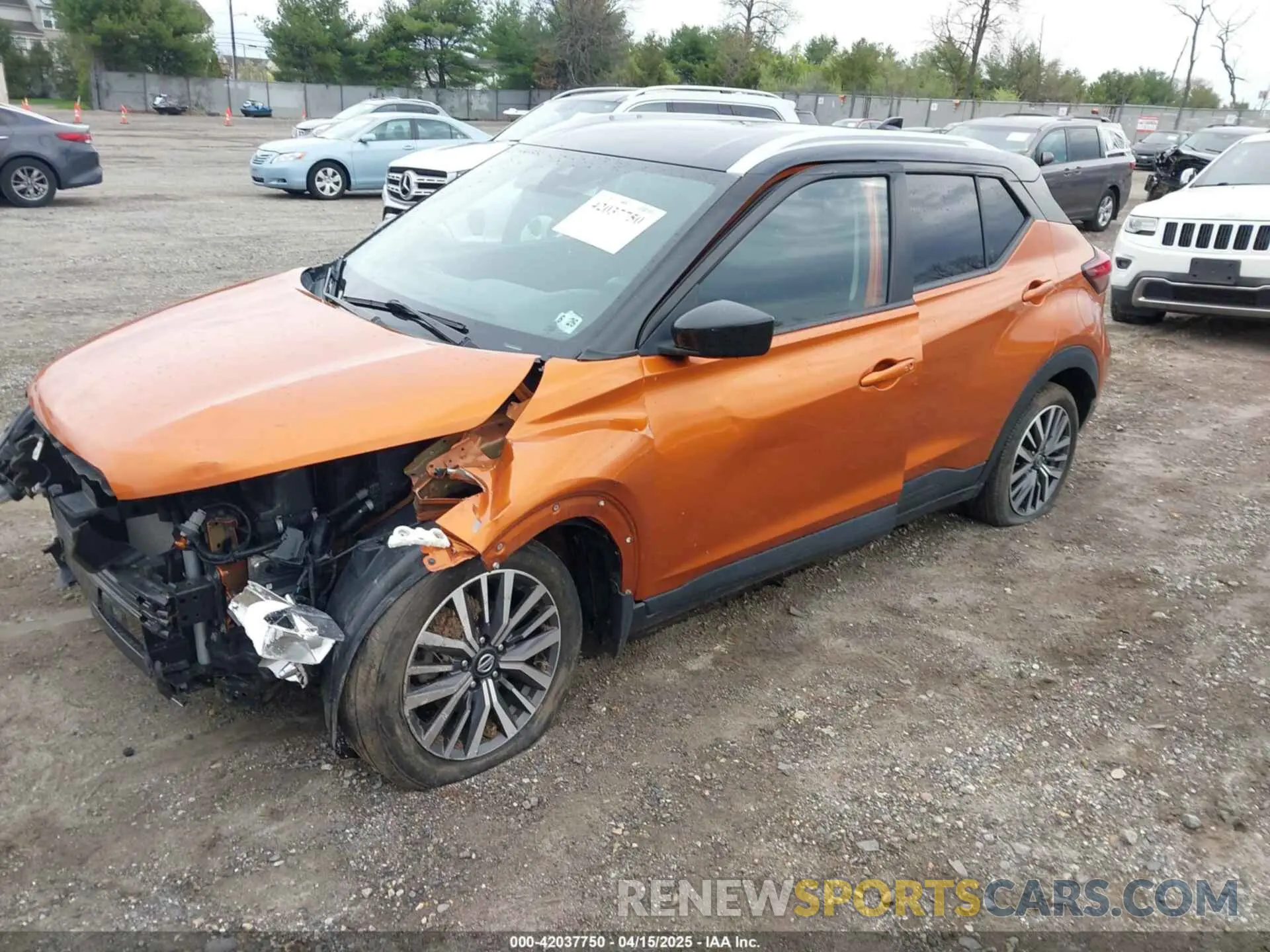 2 fotografías del automóvil dañado 3N1CP5CV6ML487360 NISSAN KICKS 2021