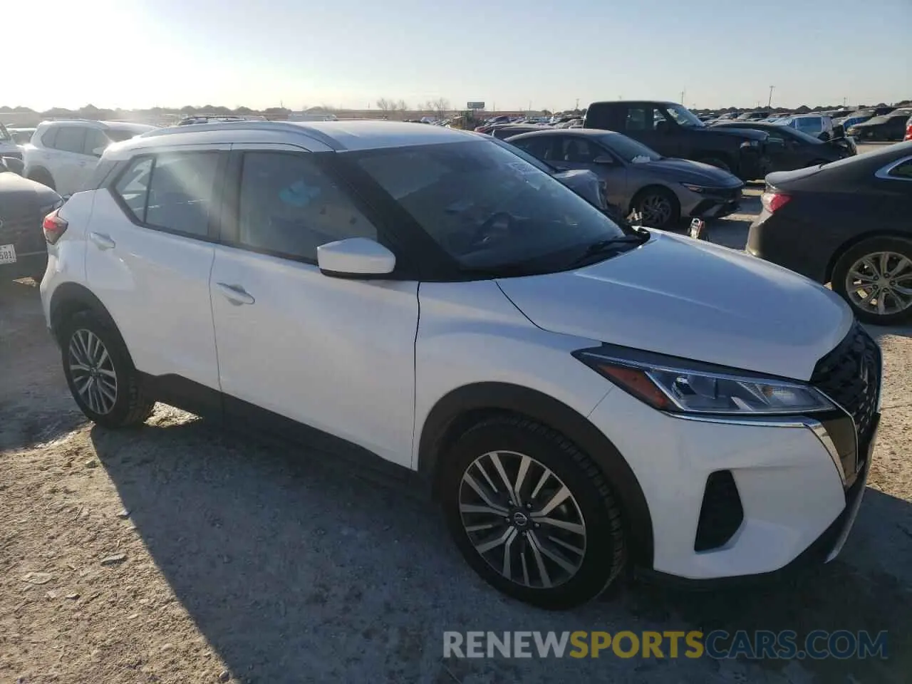 4 fotografías del automóvil dañado 3N1CP5CV7ML500584 NISSAN KICKS 2021