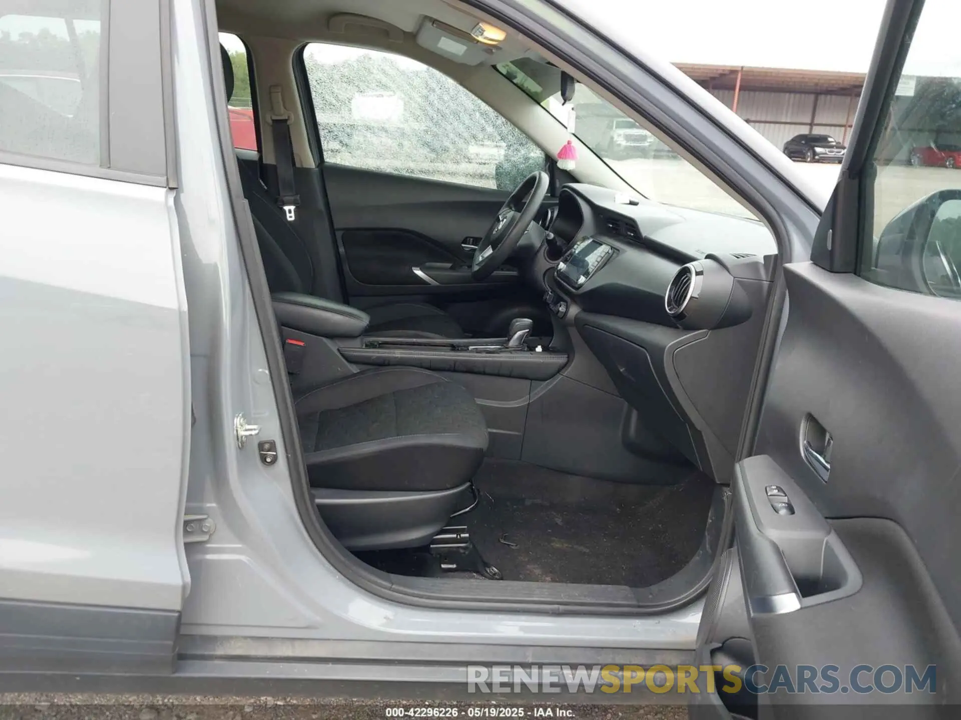 5 fotografías del automóvil dañado 3N1CP5CV9ML470424 NISSAN KICKS 2021