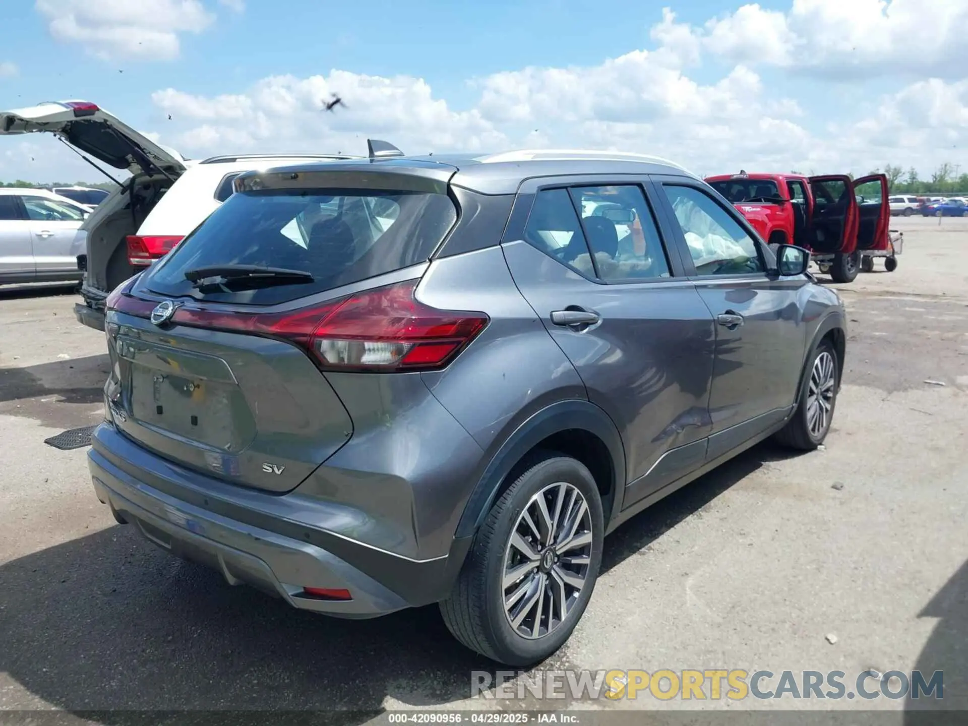 4 fotografías del automóvil dañado 3N1CP5CV9ML510923 NISSAN KICKS 2021