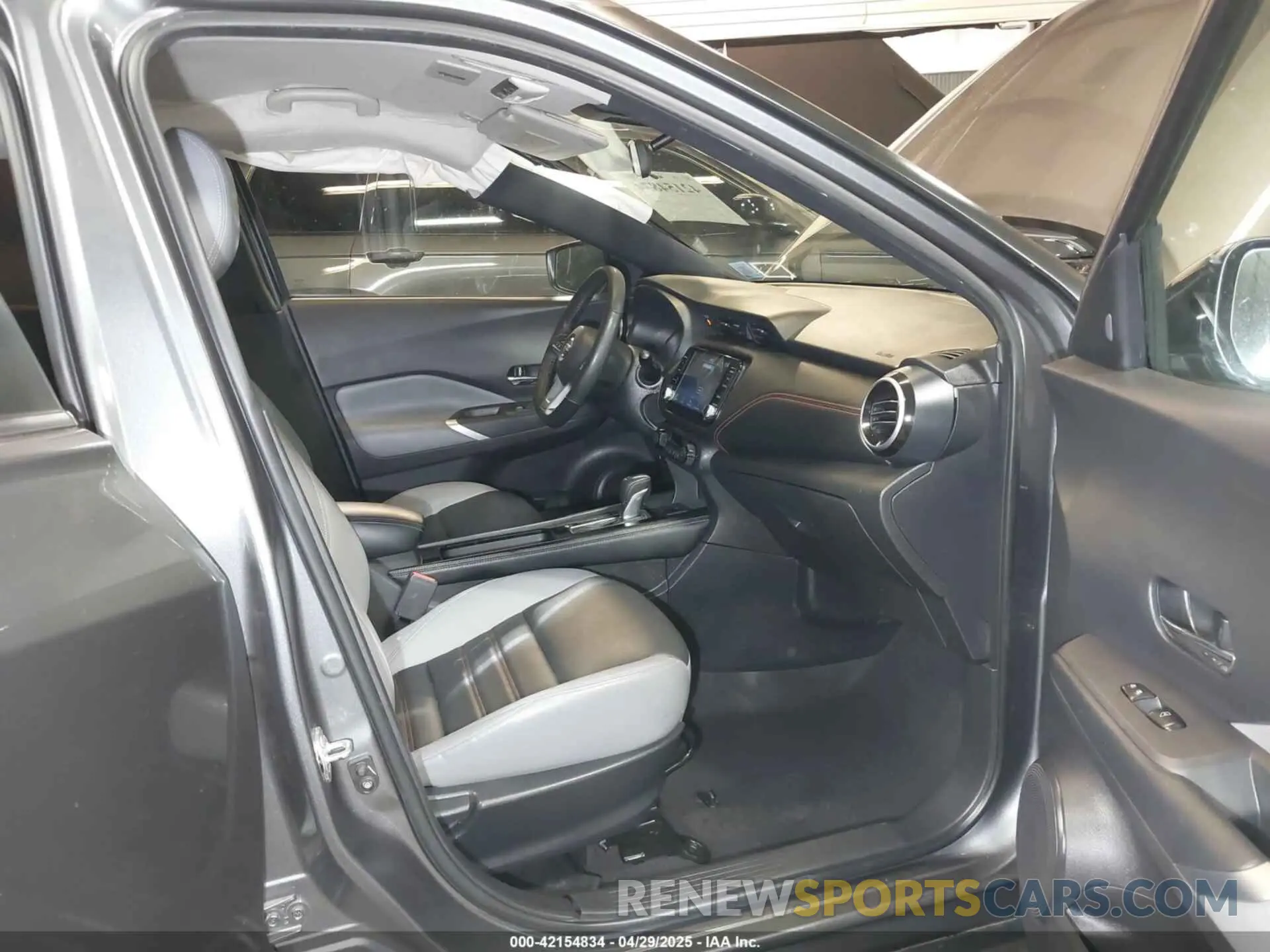 5 fotografías del automóvil dañado 3N1CP5DV1ML541758 NISSAN KICKS 2021