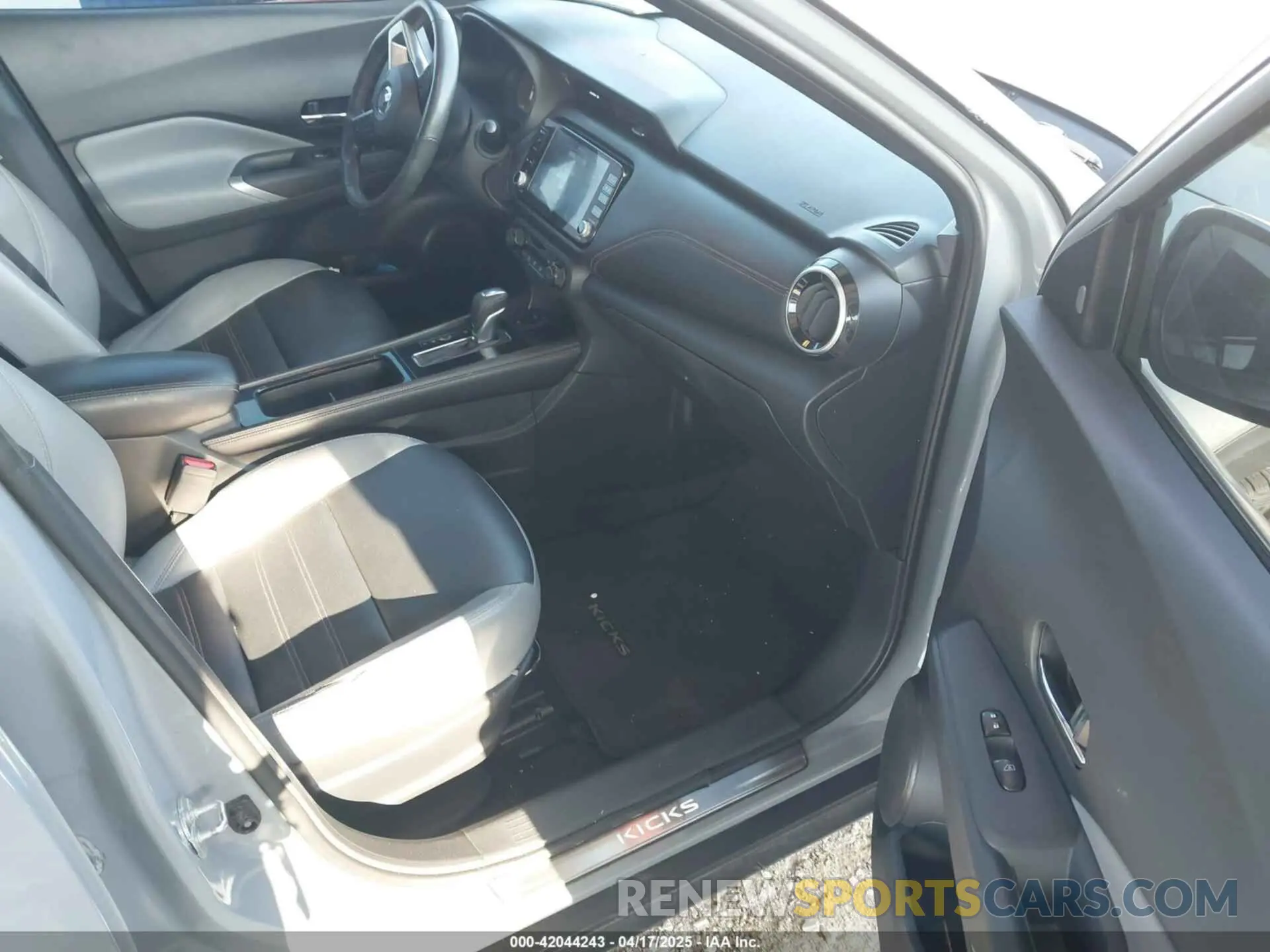 5 fotografías del automóvil dañado 3N1CP5DV1ML557619 NISSAN KICKS 2021