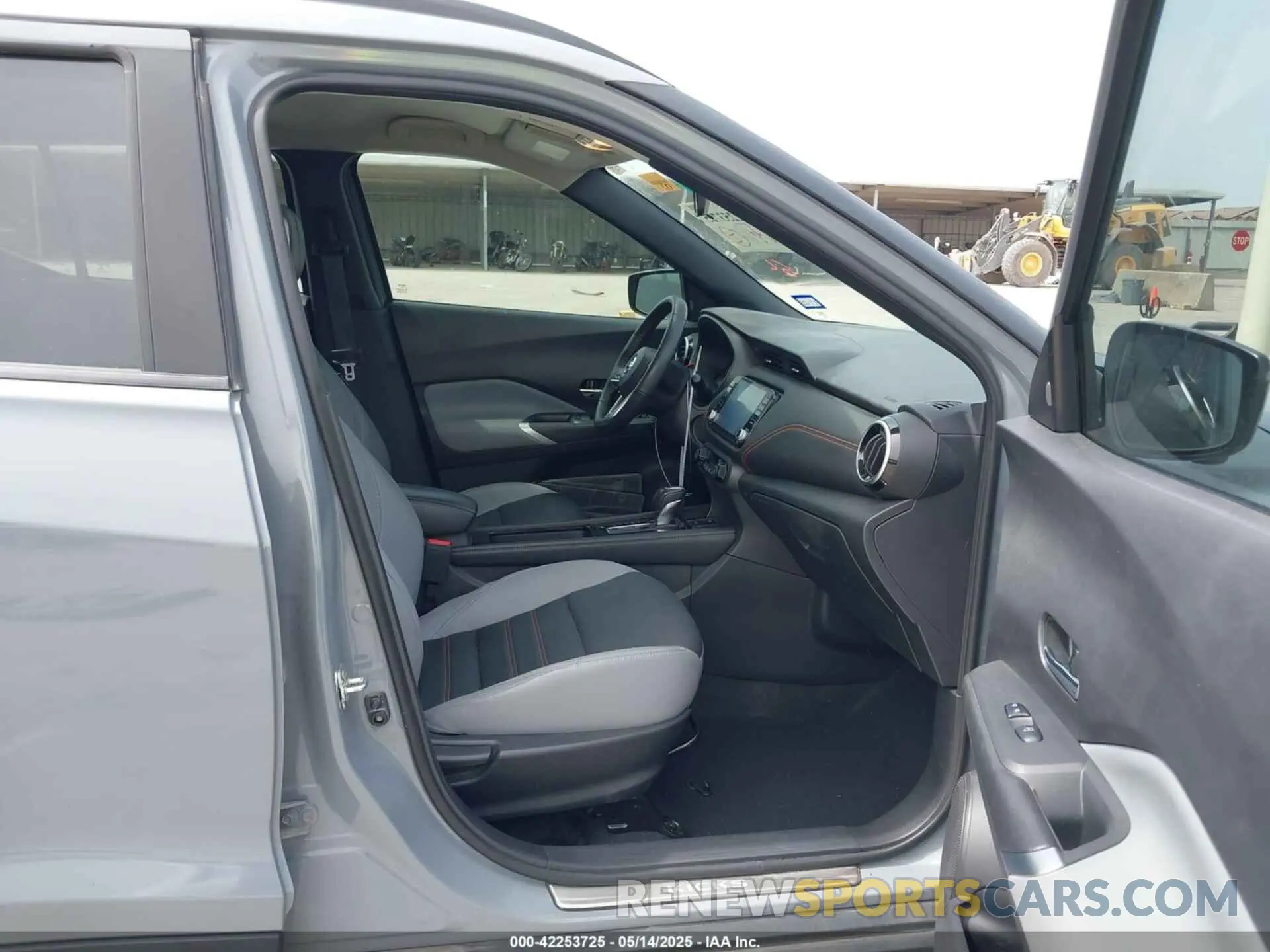 5 fotografías del automóvil dañado 3N1CP5DV2ML556821 NISSAN KICKS 2021