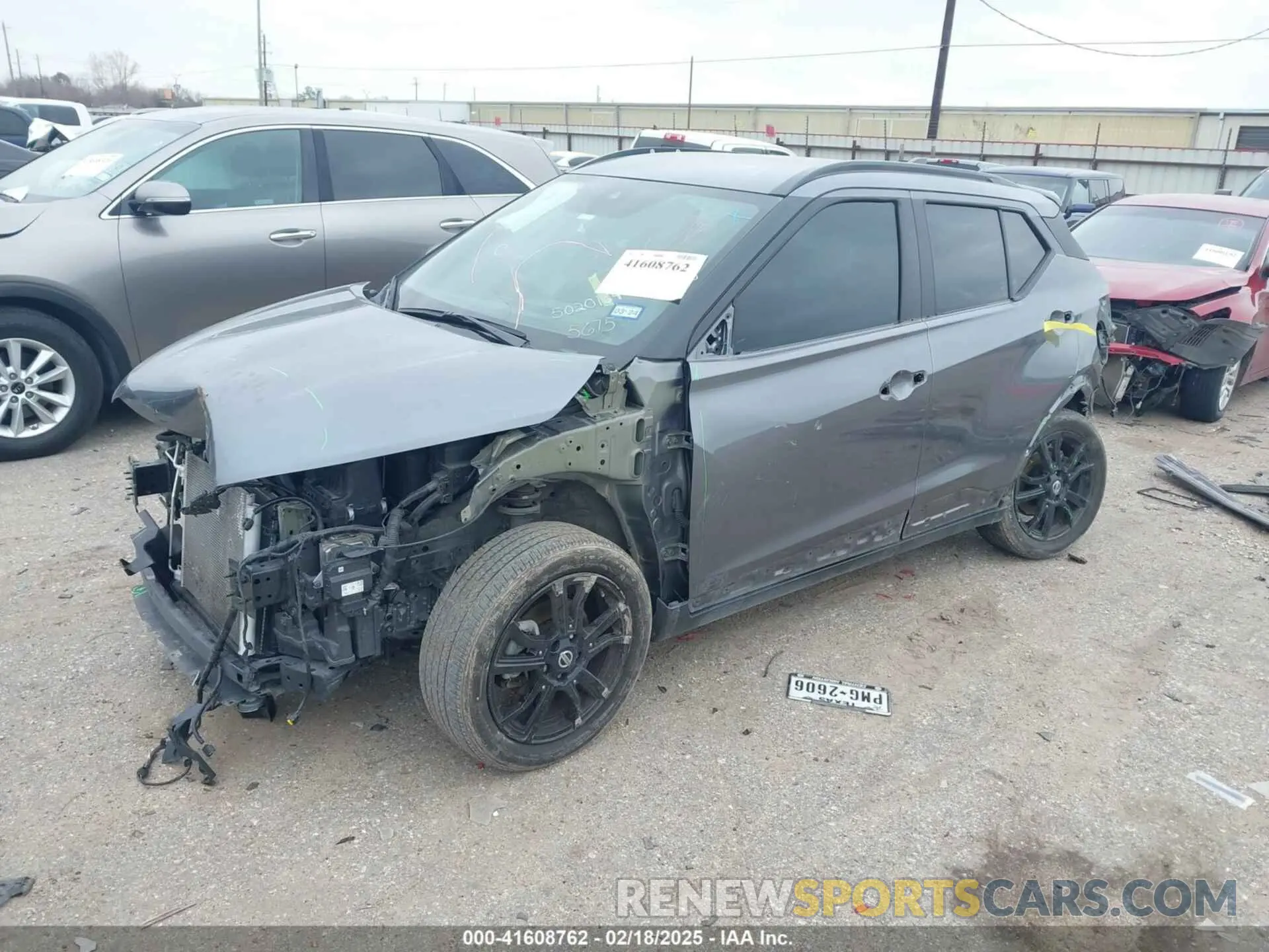 2 fotografías del automóvil dañado 3N1CP5DV6ML475675 NISSAN KICKS 2021