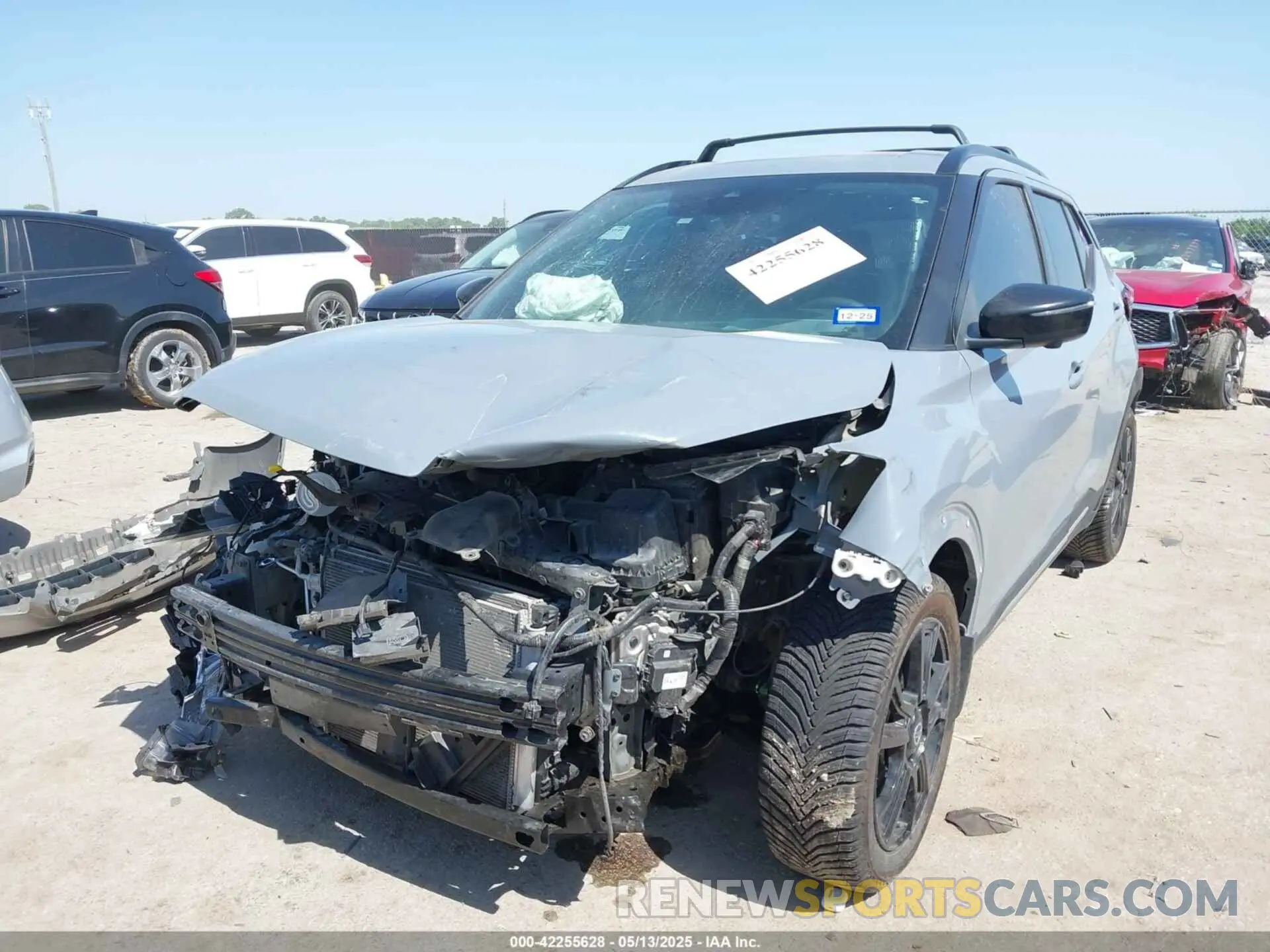 2 fotografías del automóvil dañado 3N1CP5DV6ML518668 NISSAN KICKS 2021