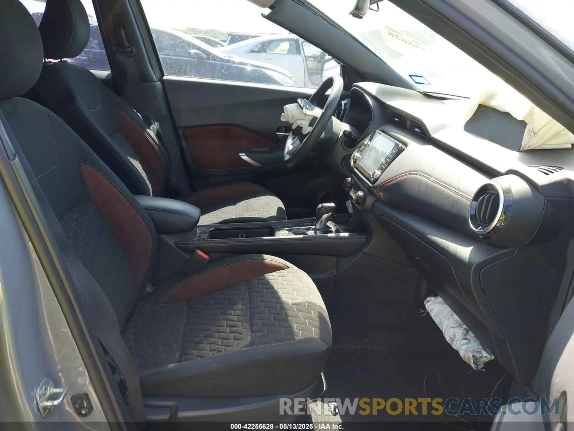 5 fotografías del automóvil dañado 3N1CP5DV6ML518668 NISSAN KICKS 2021