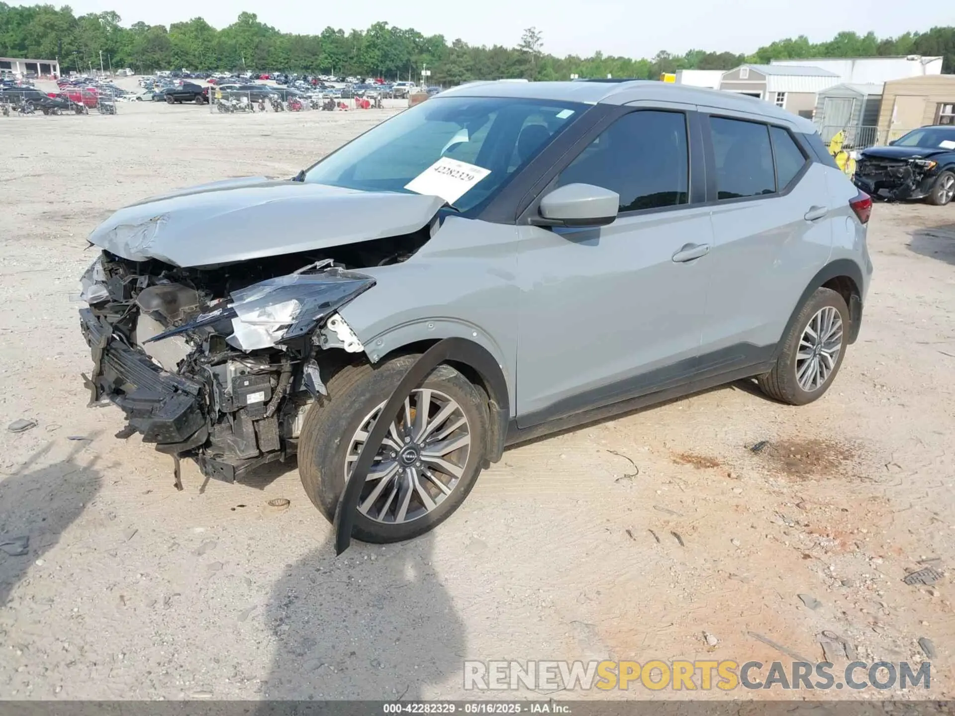 2 fotografías del automóvil dañado 3N1CP5CV4NL509874 NISSAN KICKS 2022