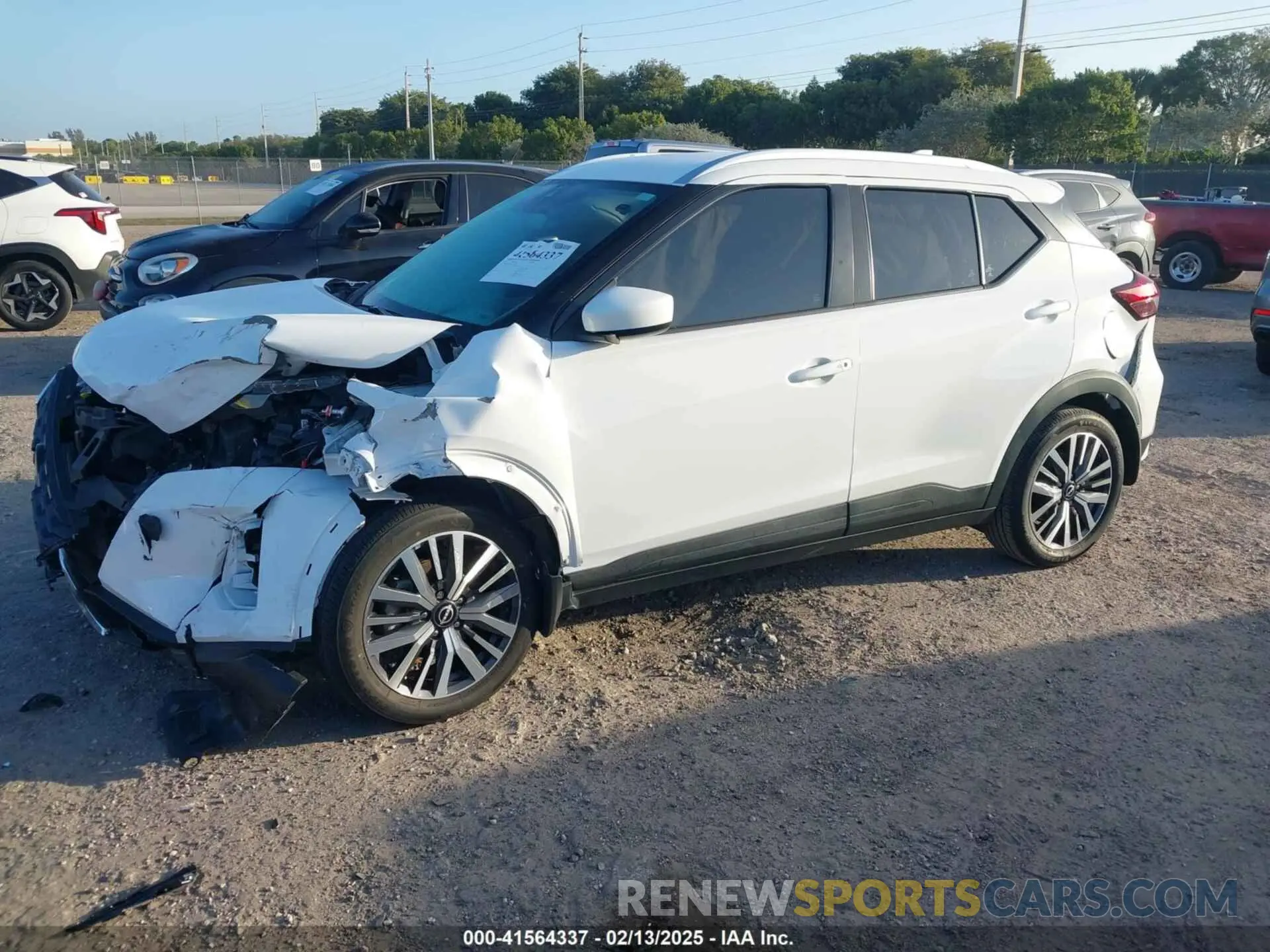 2 fotografías del automóvil dañado 3N1CP5CV4NL511267 NISSAN KICKS 2022