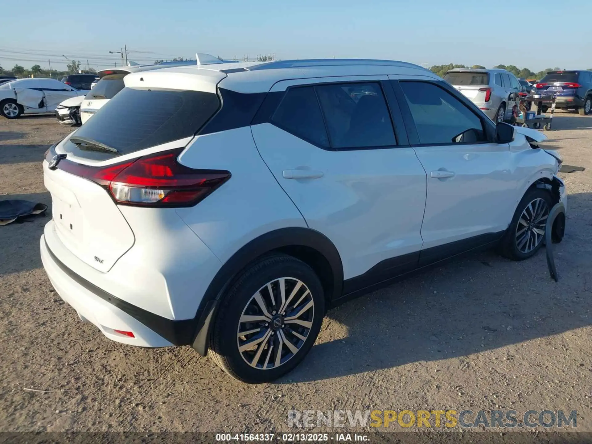 4 fotografías del automóvil dañado 3N1CP5CV4NL511267 NISSAN KICKS 2022