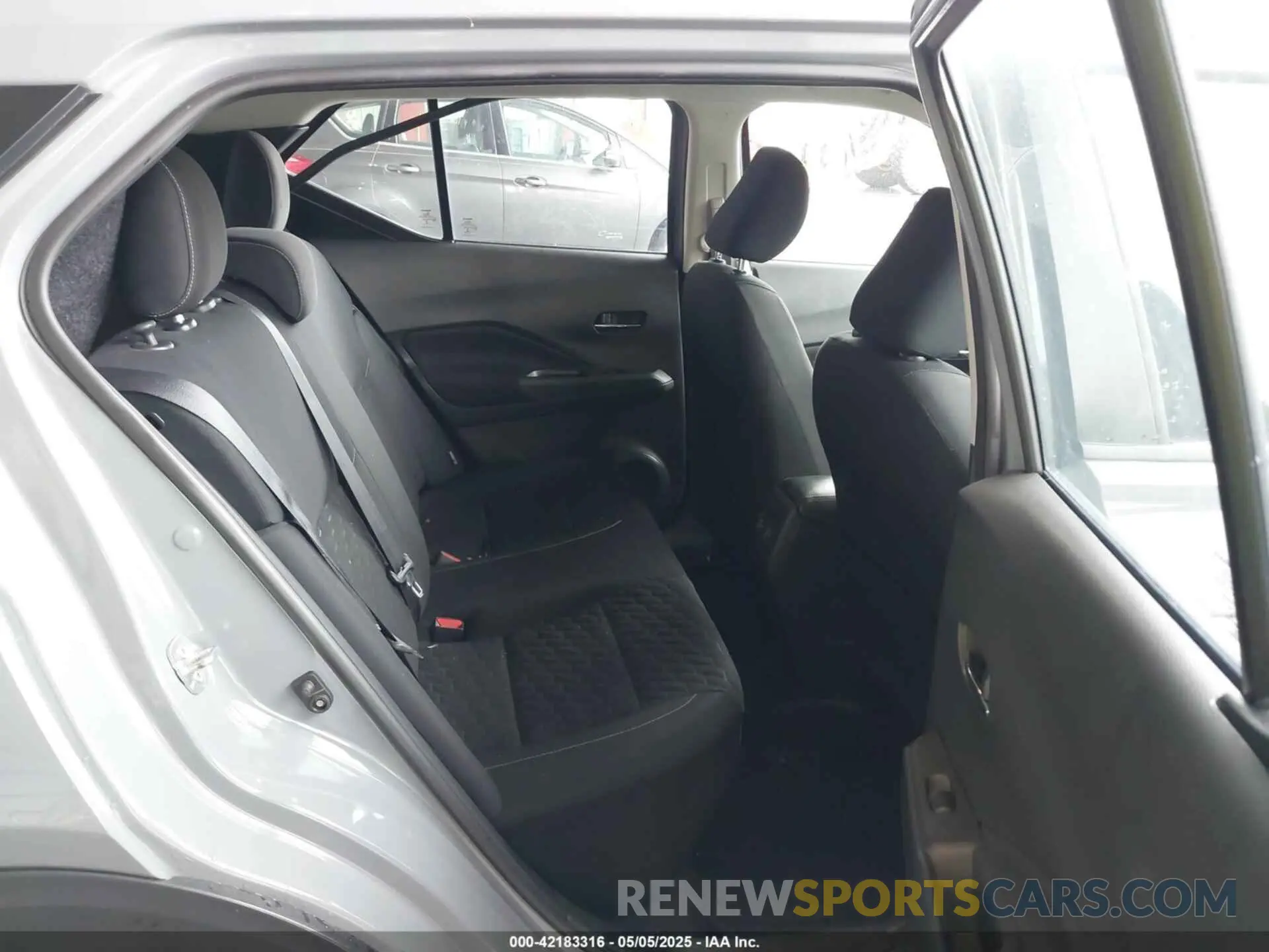 8 fotografías del automóvil dañado 3N1CP5CV7NL477969 NISSAN KICKS 2022