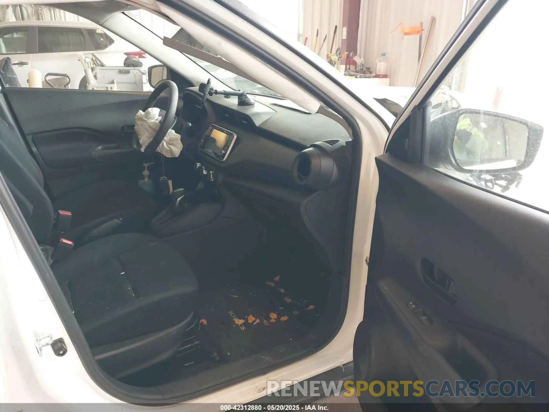 5 fotografías del automóvil dañado 3N1CP5BV0PL510024 NISSAN KICKS 2023