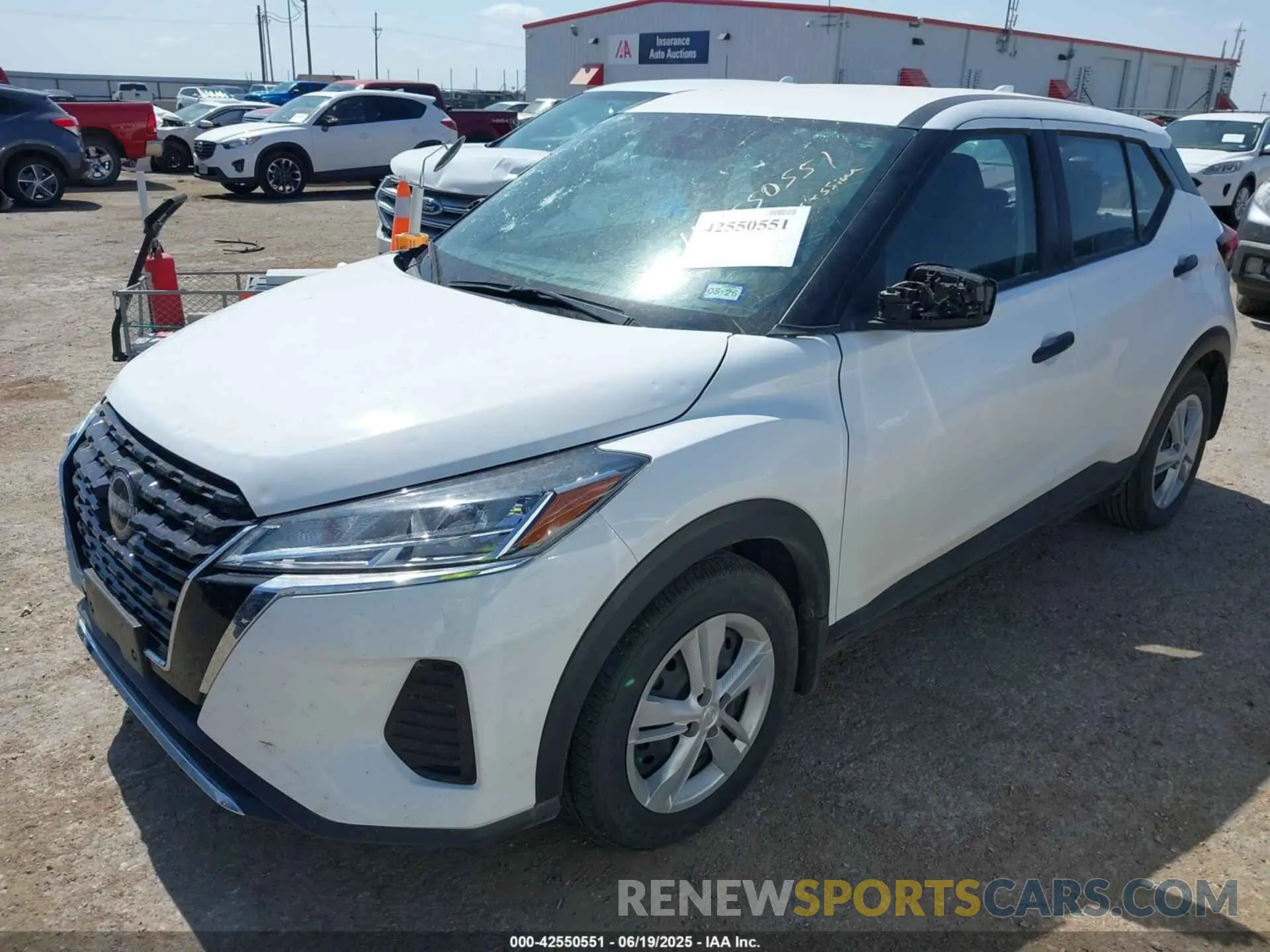 2 fotografías del automóvil dañado 3N1CP5BV2PL527231 NISSAN KICKS 2023