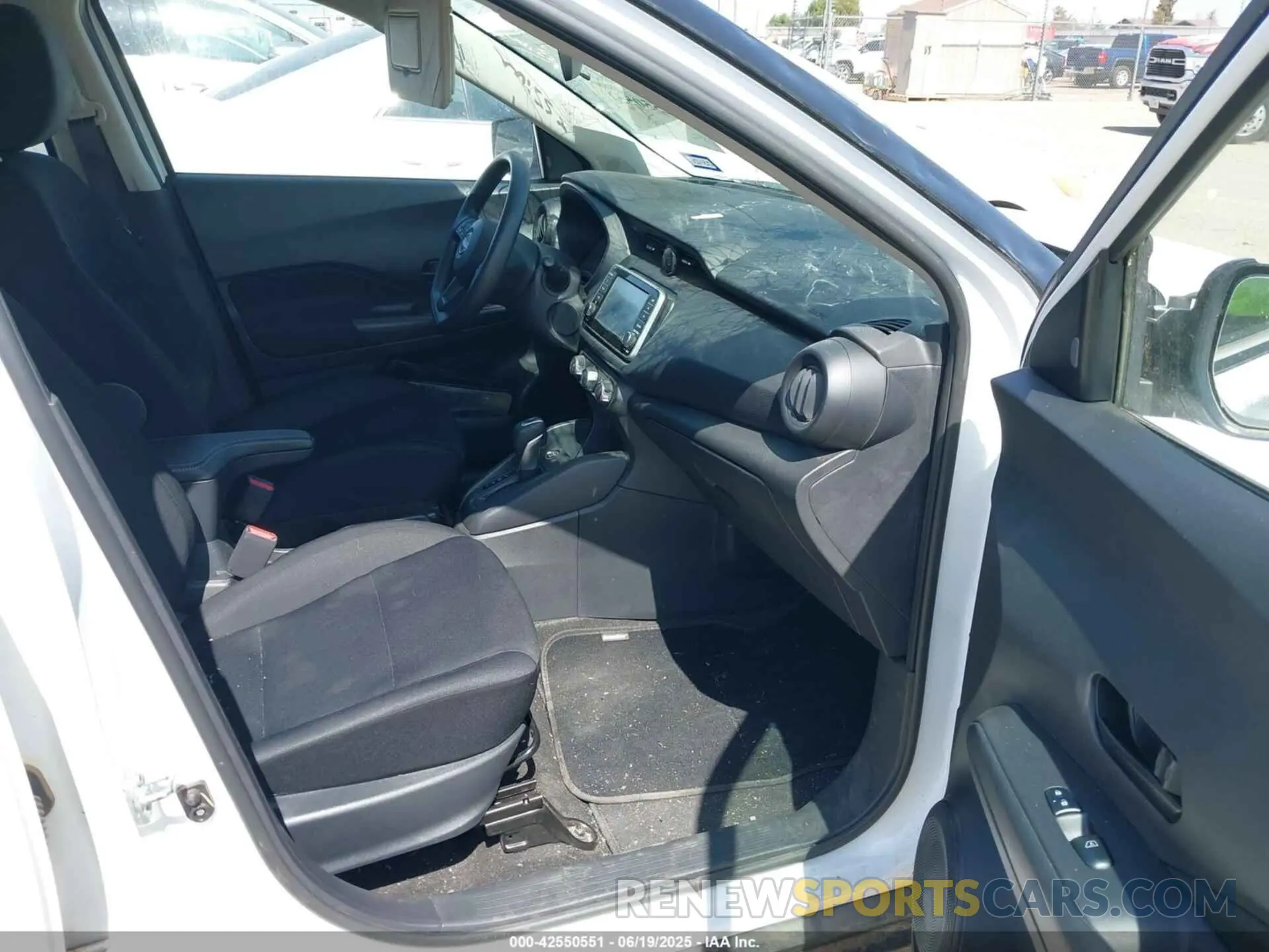 5 fotografías del automóvil dañado 3N1CP5BV2PL527231 NISSAN KICKS 2023