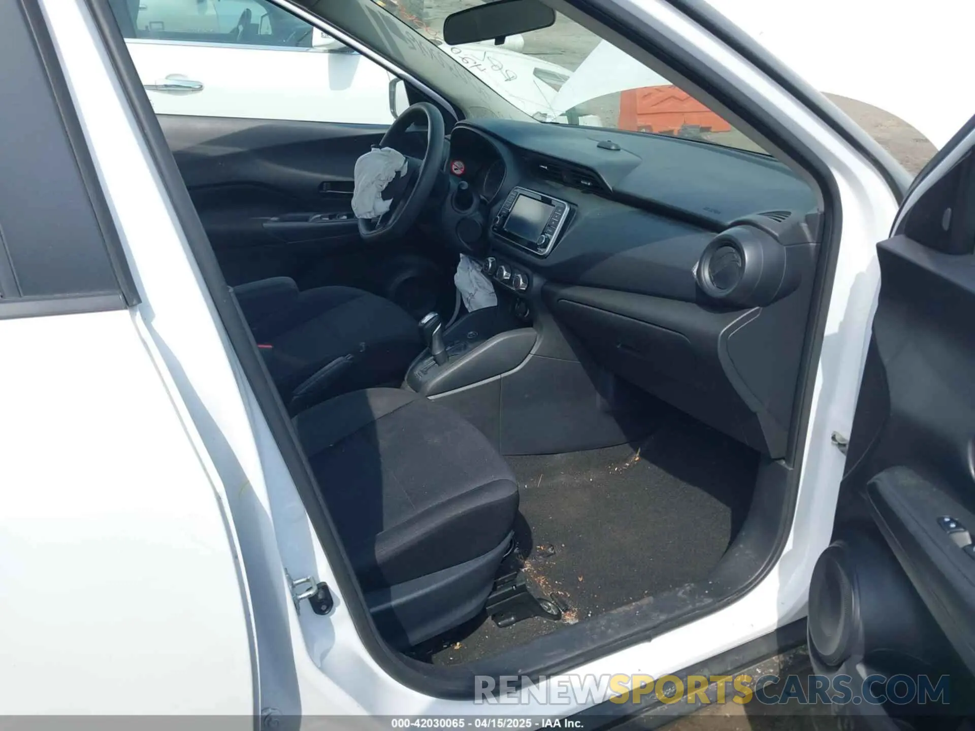 5 fotografías del automóvil dañado 3N1CP5BV3PL494286 NISSAN KICKS 2023