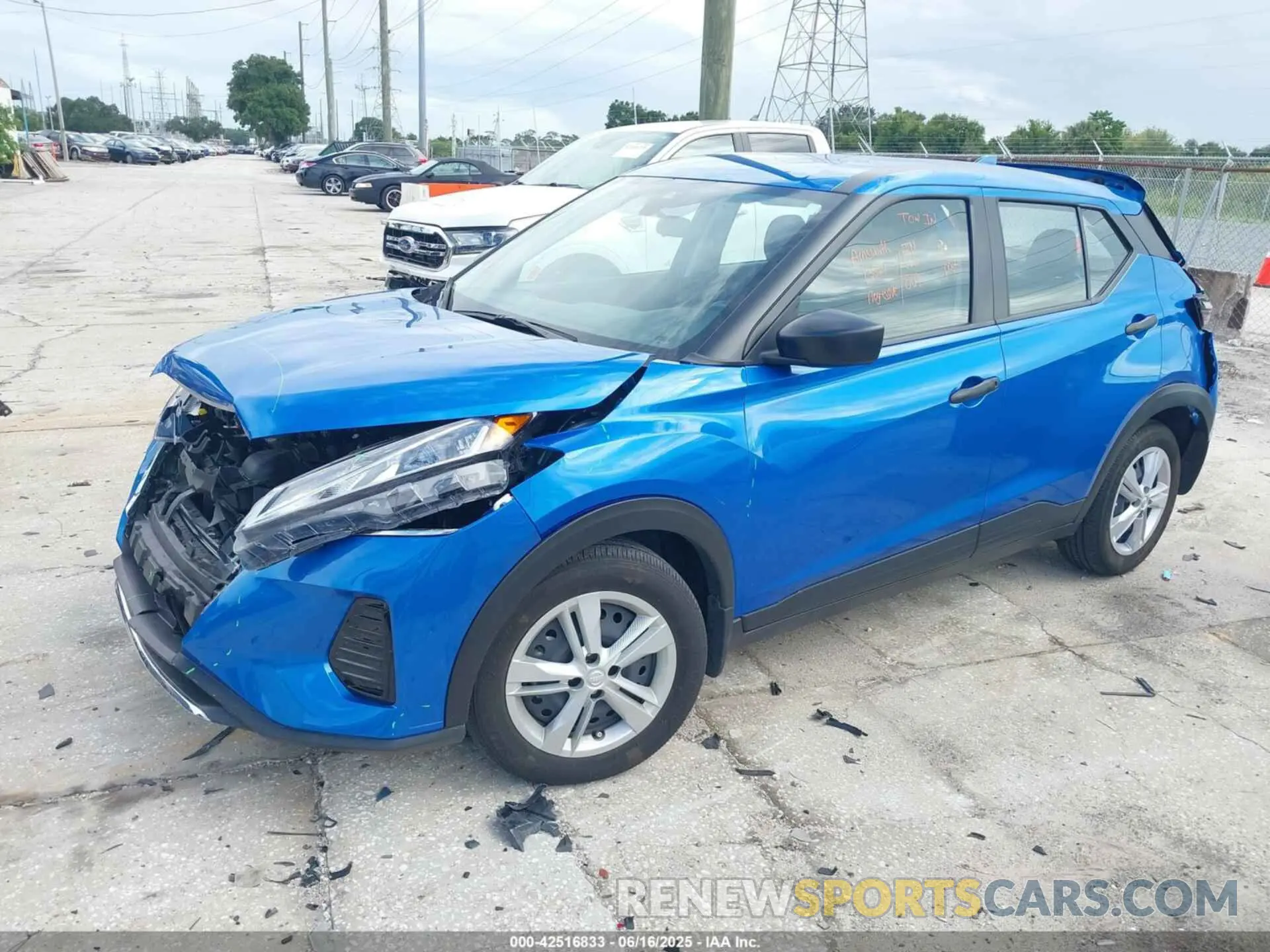 2 fotografías del automóvil dañado 3N1CP5BV3PL562439 NISSAN KICKS 2023