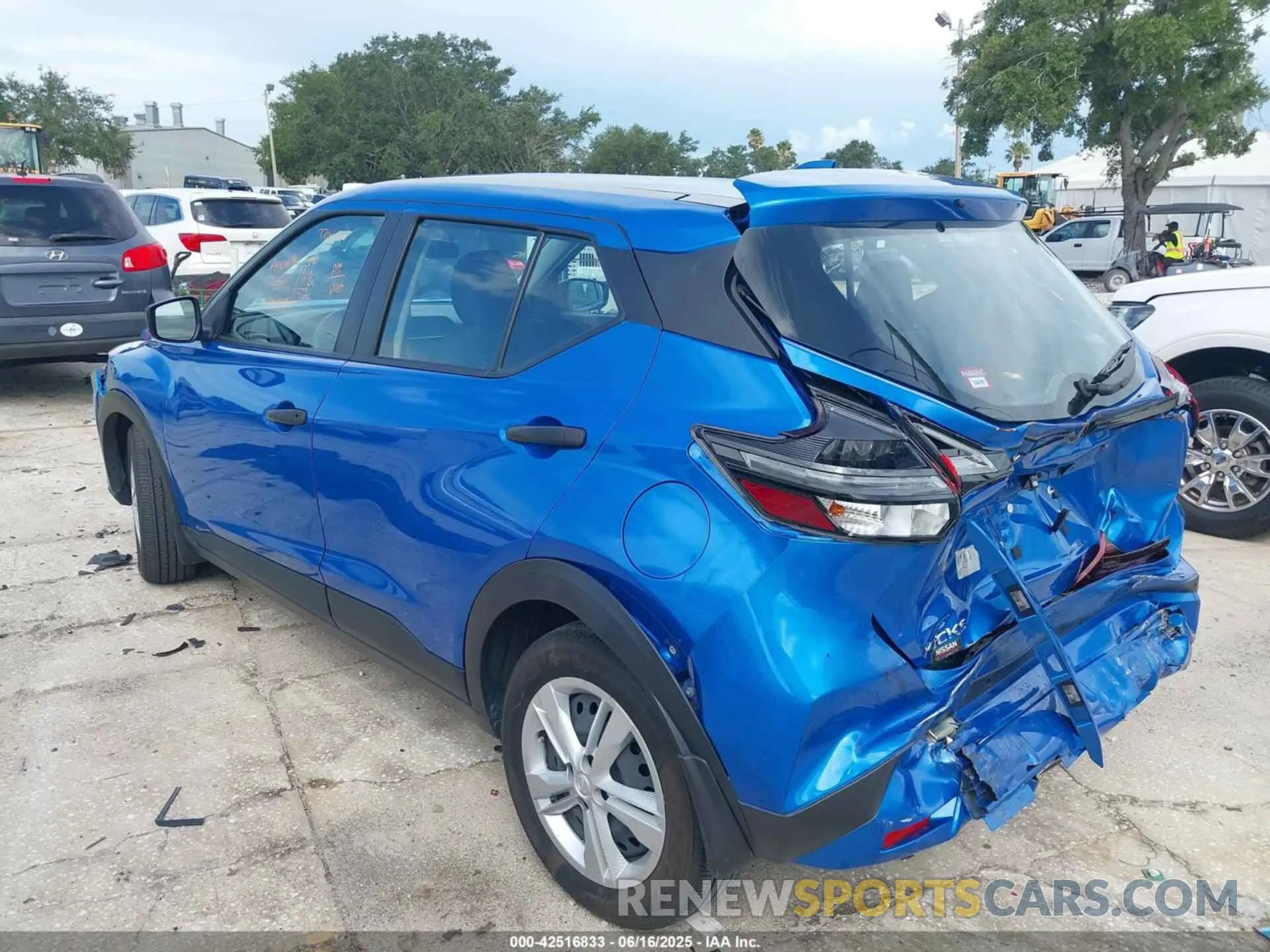 3 fotografías del automóvil dañado 3N1CP5BV3PL562439 NISSAN KICKS 2023
