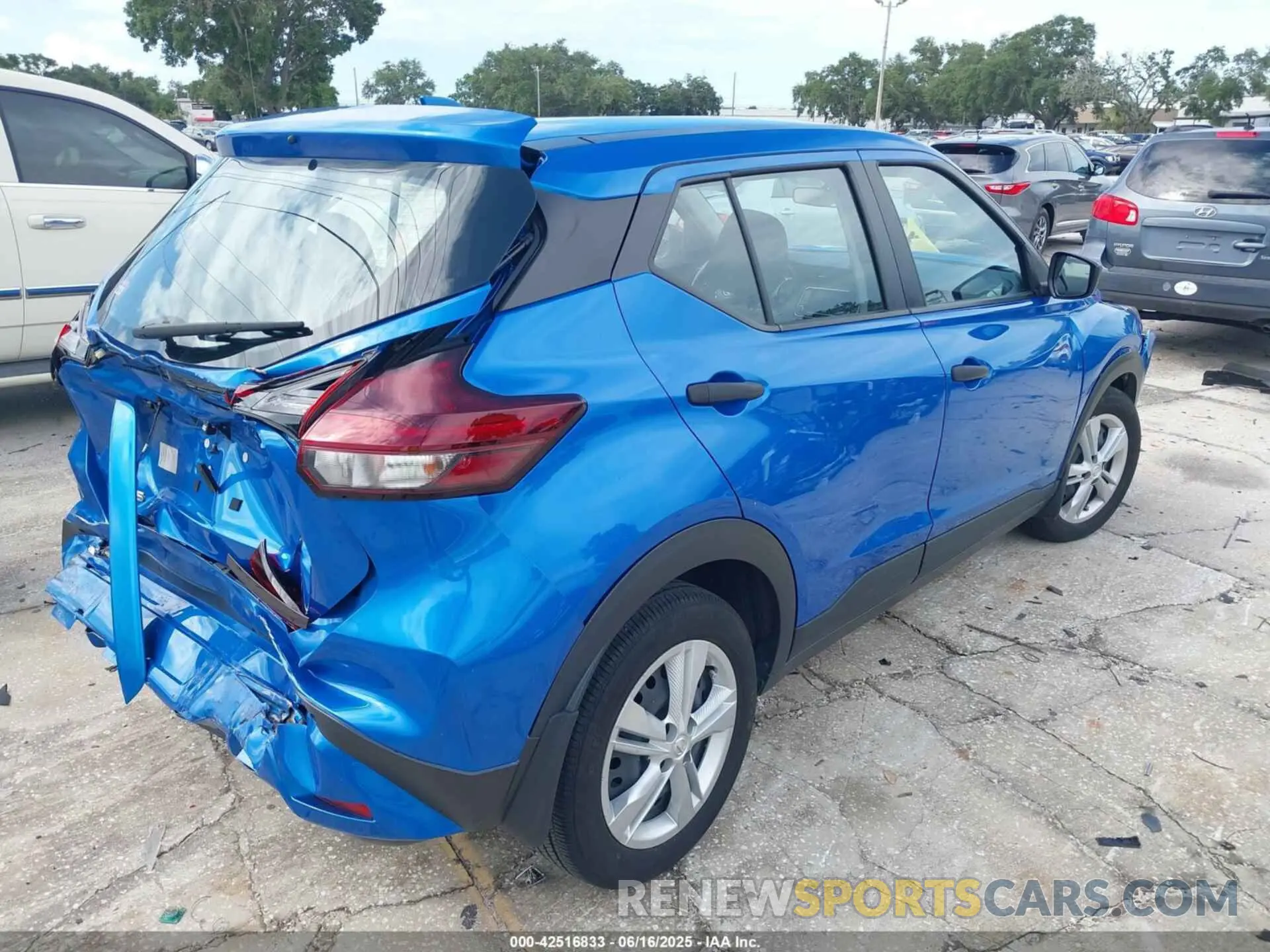 4 fotografías del automóvil dañado 3N1CP5BV3PL562439 NISSAN KICKS 2023