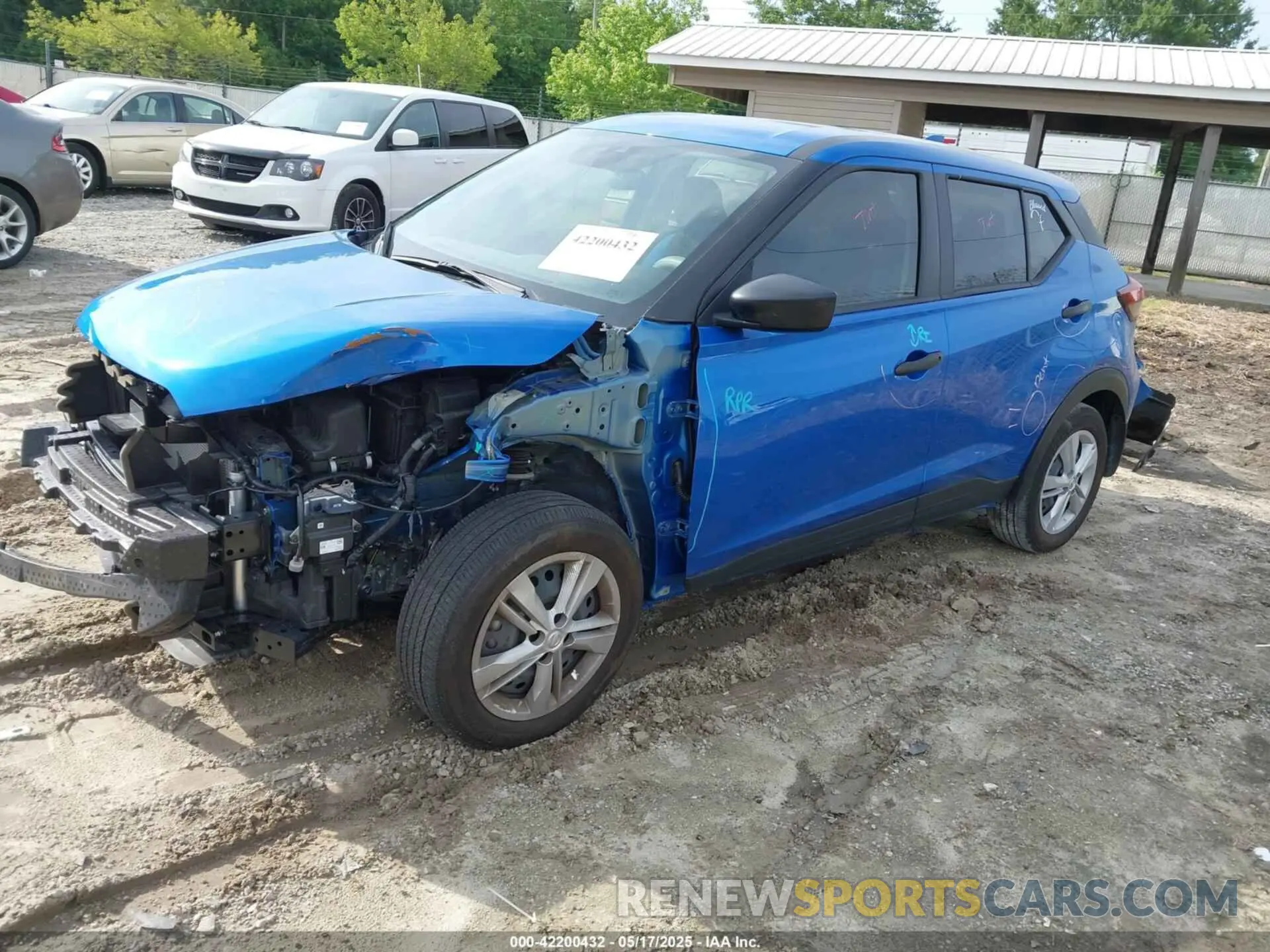 2 fotografías del automóvil dañado 3N1CP5BV6PL549619 NISSAN KICKS 2023