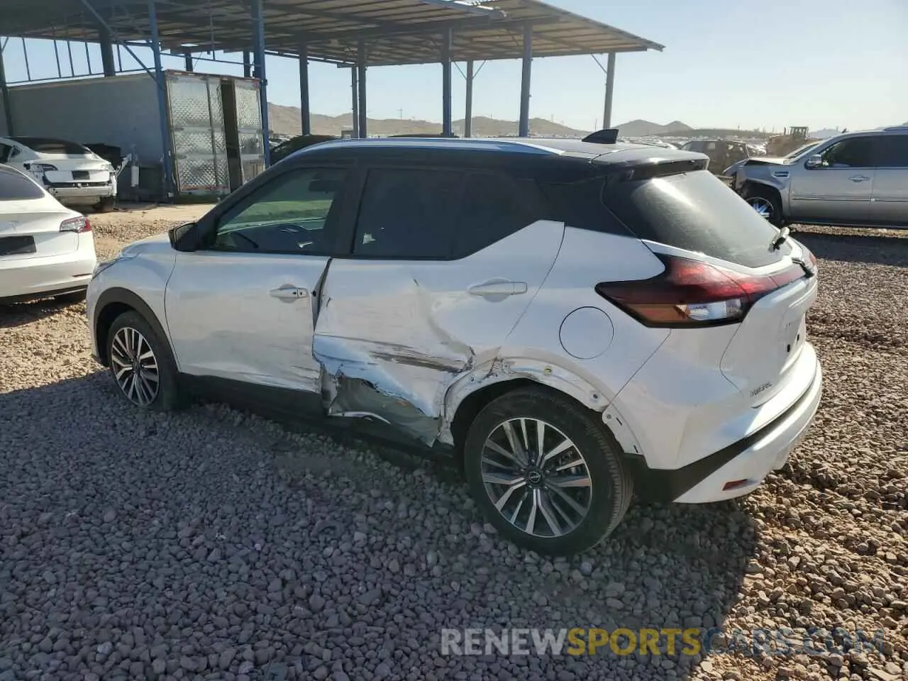 2 fotografías del automóvil dañado 3N1CP5CV0PL512872 NISSAN KICKS 2023