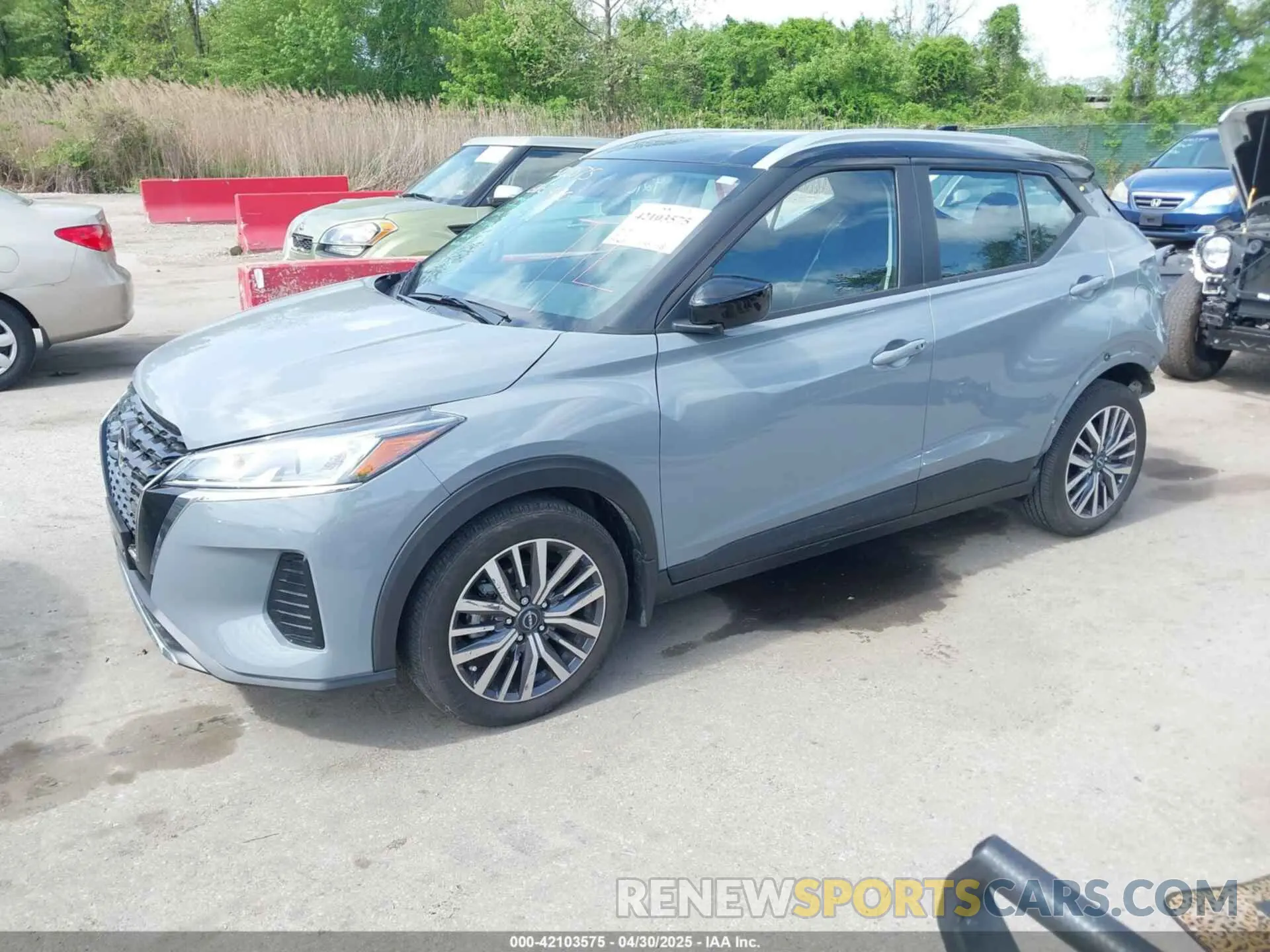 2 fotografías del automóvil dañado 3N1CP5CV1PL525243 NISSAN KICKS 2023