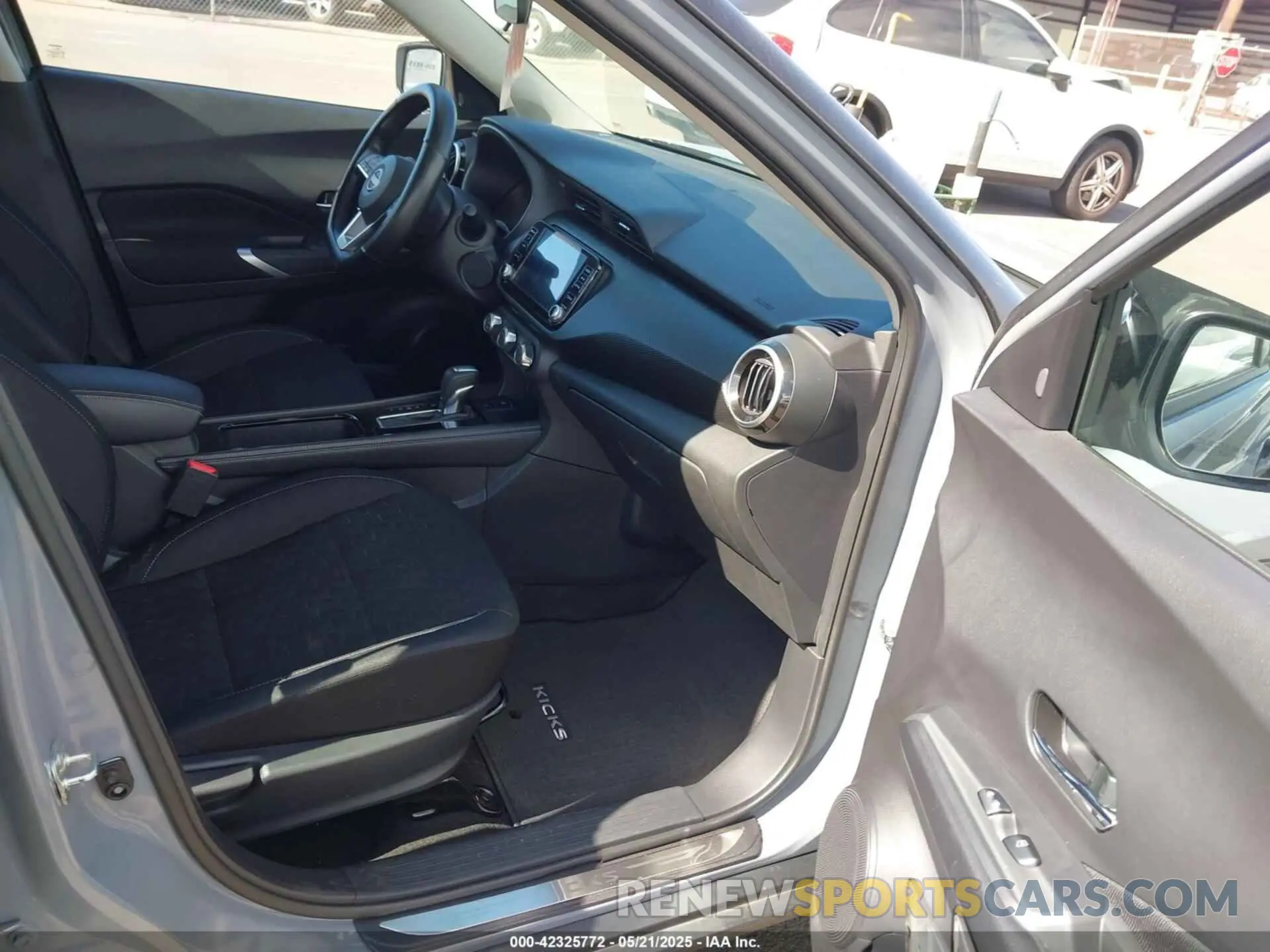 5 fotografías del automóvil dañado 3N1CP5CV1PL570568 NISSAN KICKS 2023
