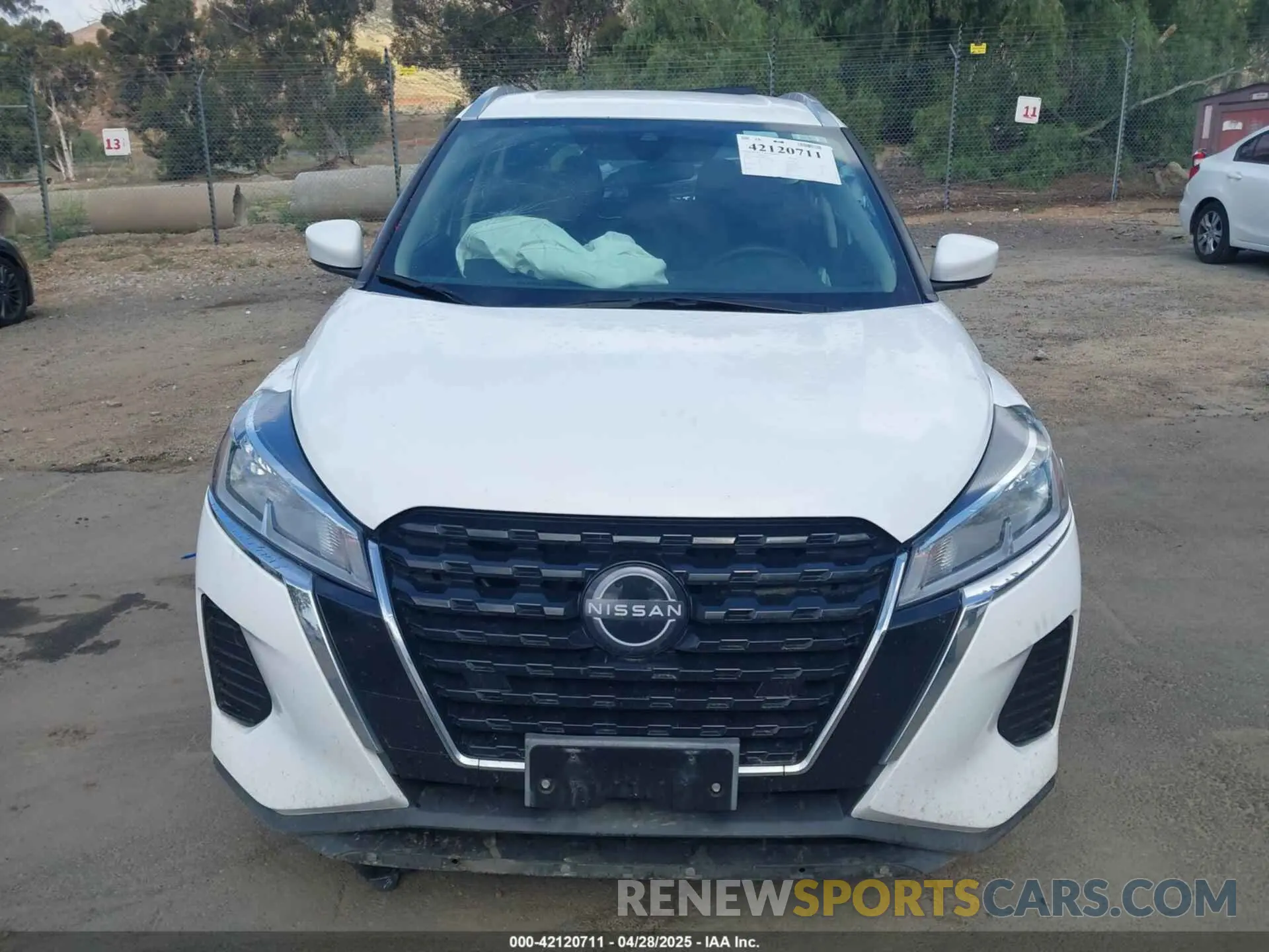 12 fotografías del automóvil dañado 3N1CP5CV2PL477803 NISSAN KICKS 2023