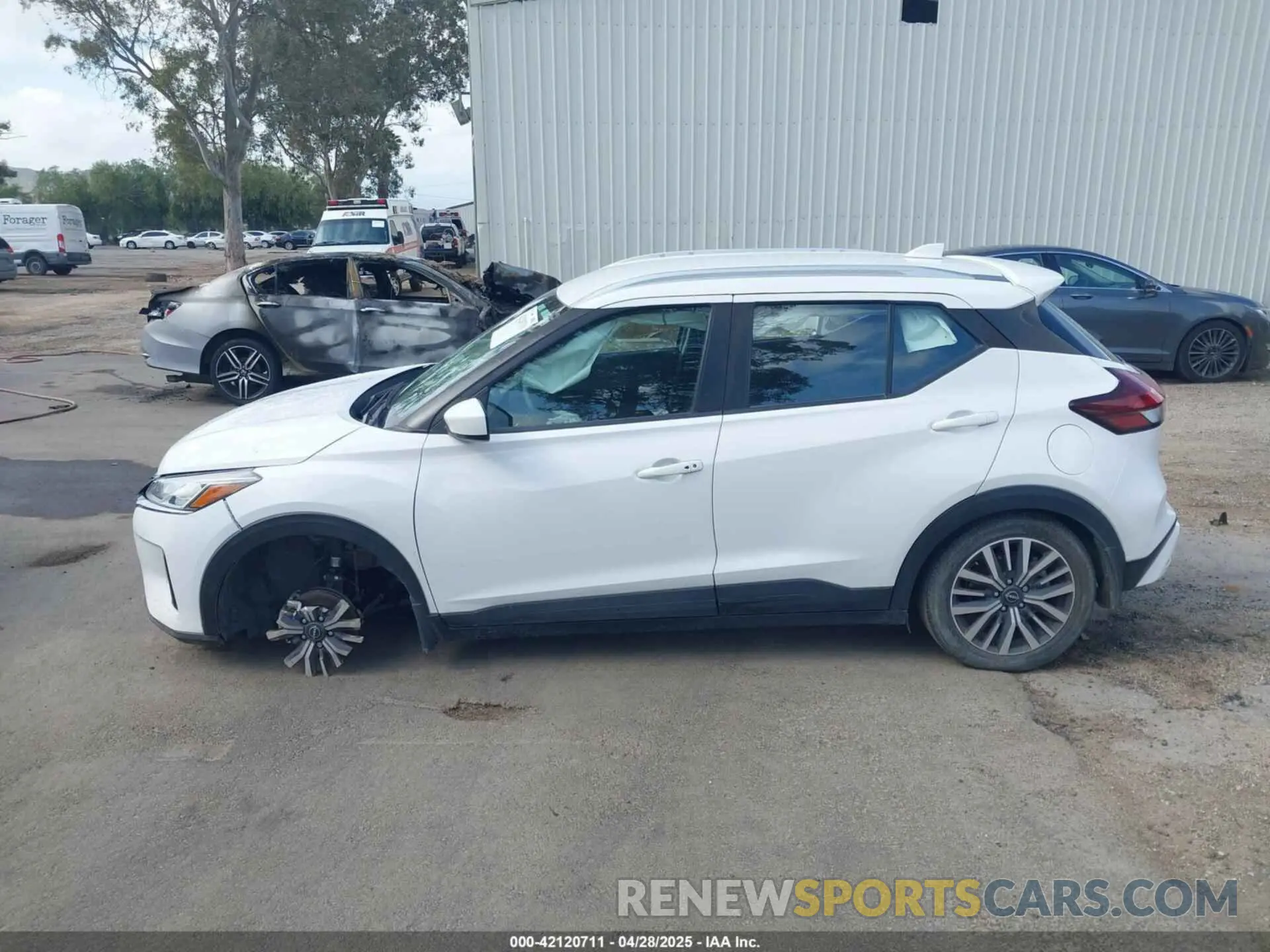 14 fotografías del automóvil dañado 3N1CP5CV2PL477803 NISSAN KICKS 2023