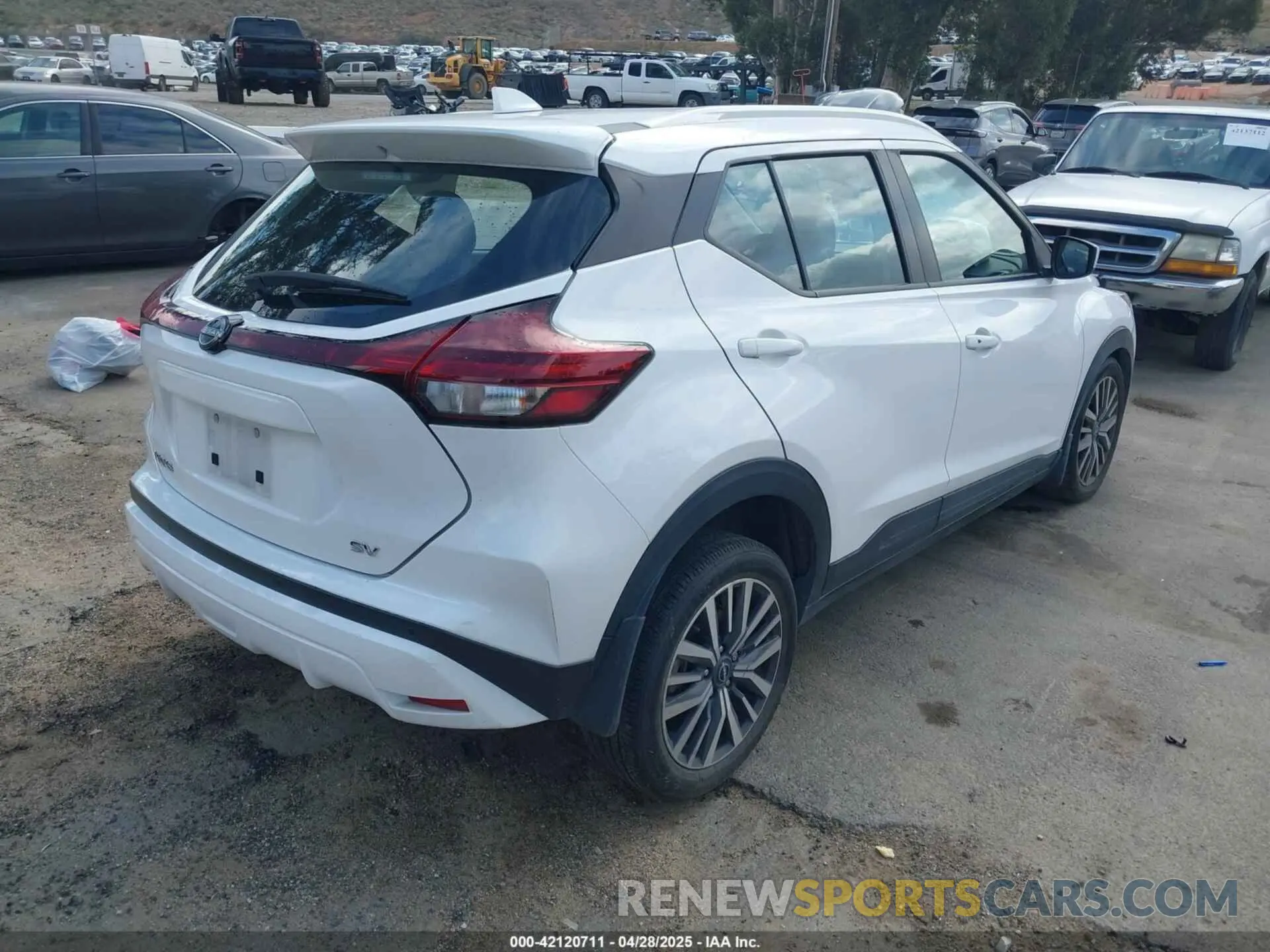 4 fotografías del automóvil dañado 3N1CP5CV2PL477803 NISSAN KICKS 2023