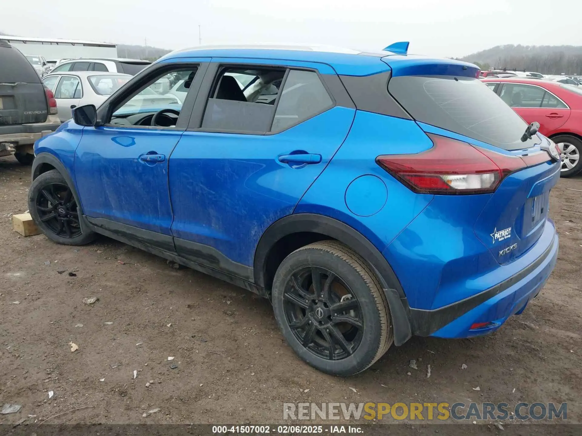 3 fotografías del automóvil dañado 3N1CP5CV2PL486890 NISSAN KICKS 2023