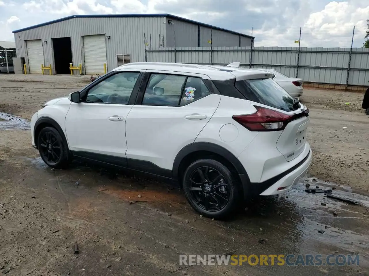 2 fotografías del automóvil dañado 3N1CP5CV3PL573679 NISSAN KICKS 2023
