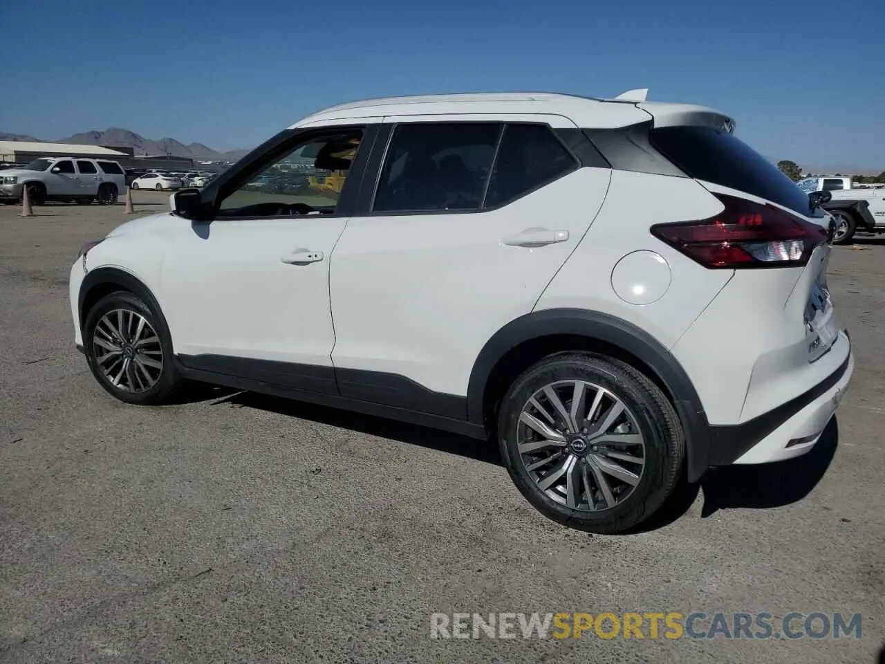 2 fotografías del automóvil dañado 3N1CP5CV4PL522305 NISSAN KICKS 2023