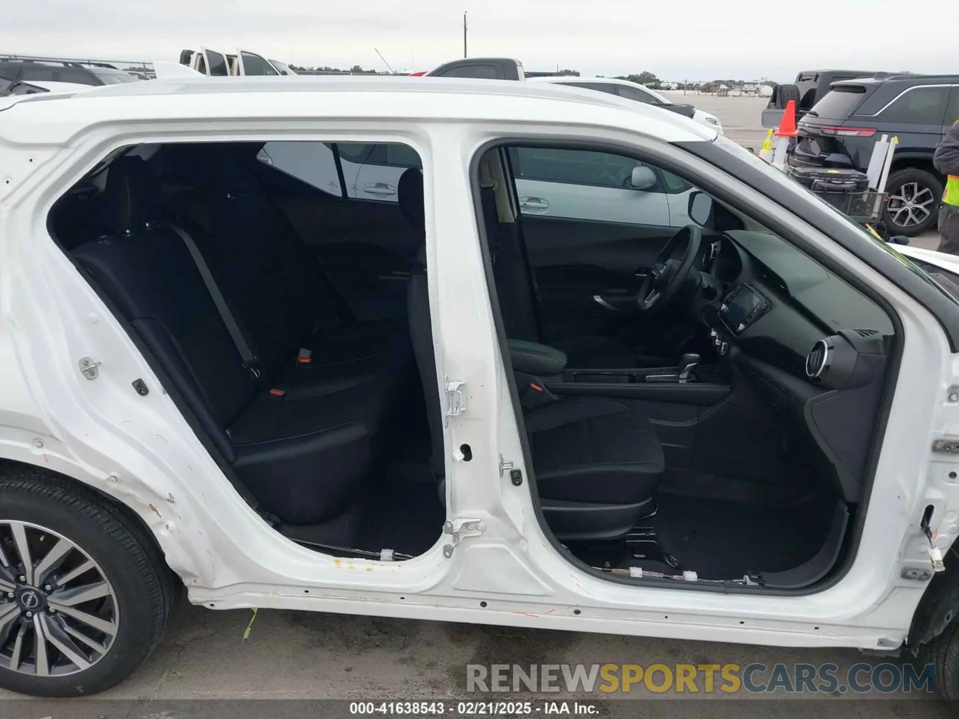 14 fotografías del automóvil dañado 3N1CP5CV4PL565090 NISSAN KICKS 2023