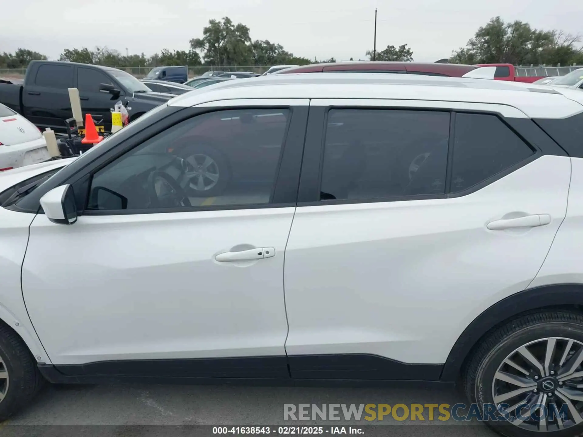 15 fotografías del automóvil dañado 3N1CP5CV4PL565090 NISSAN KICKS 2023