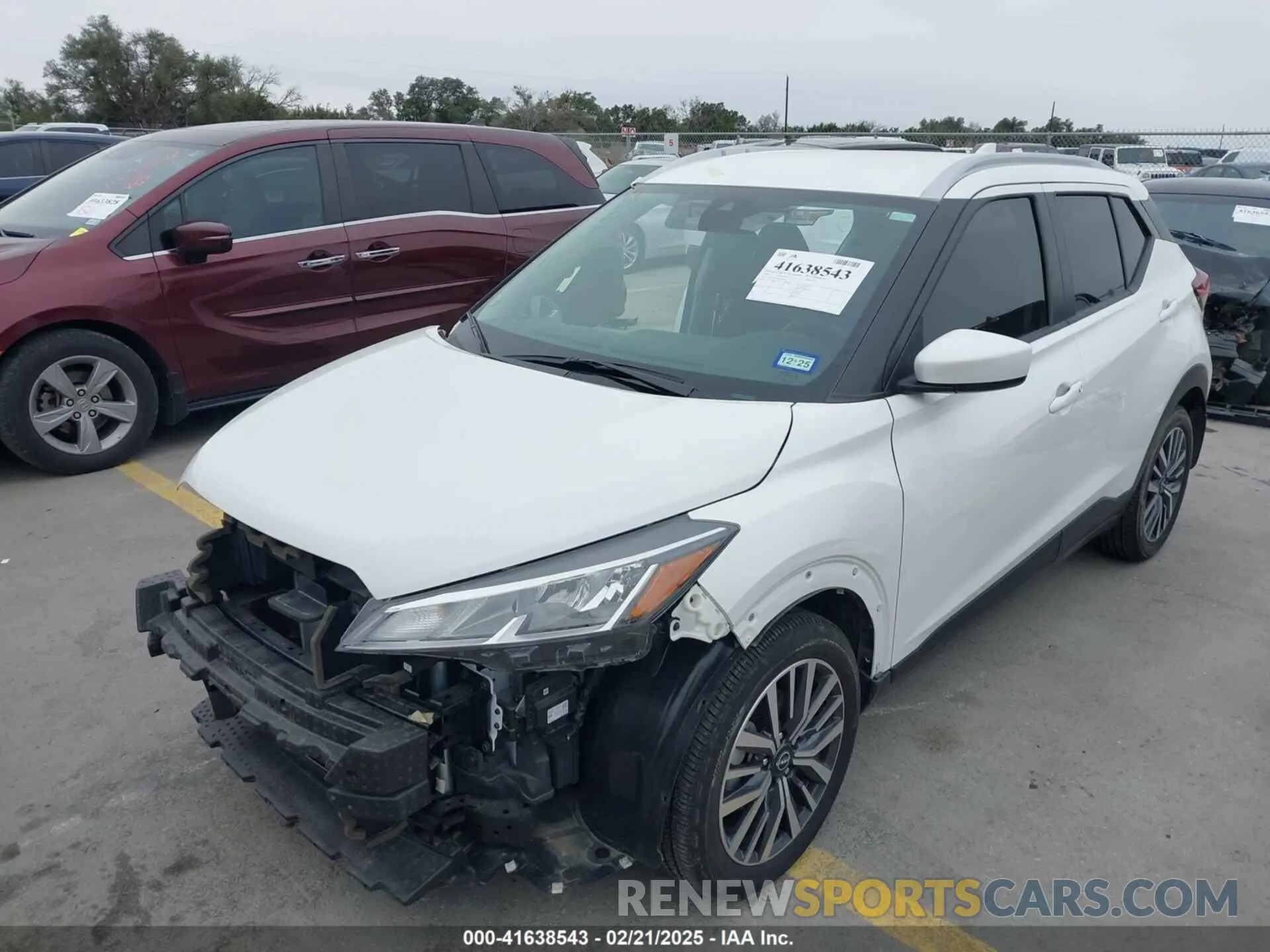 2 fotografías del automóvil dañado 3N1CP5CV4PL565090 NISSAN KICKS 2023