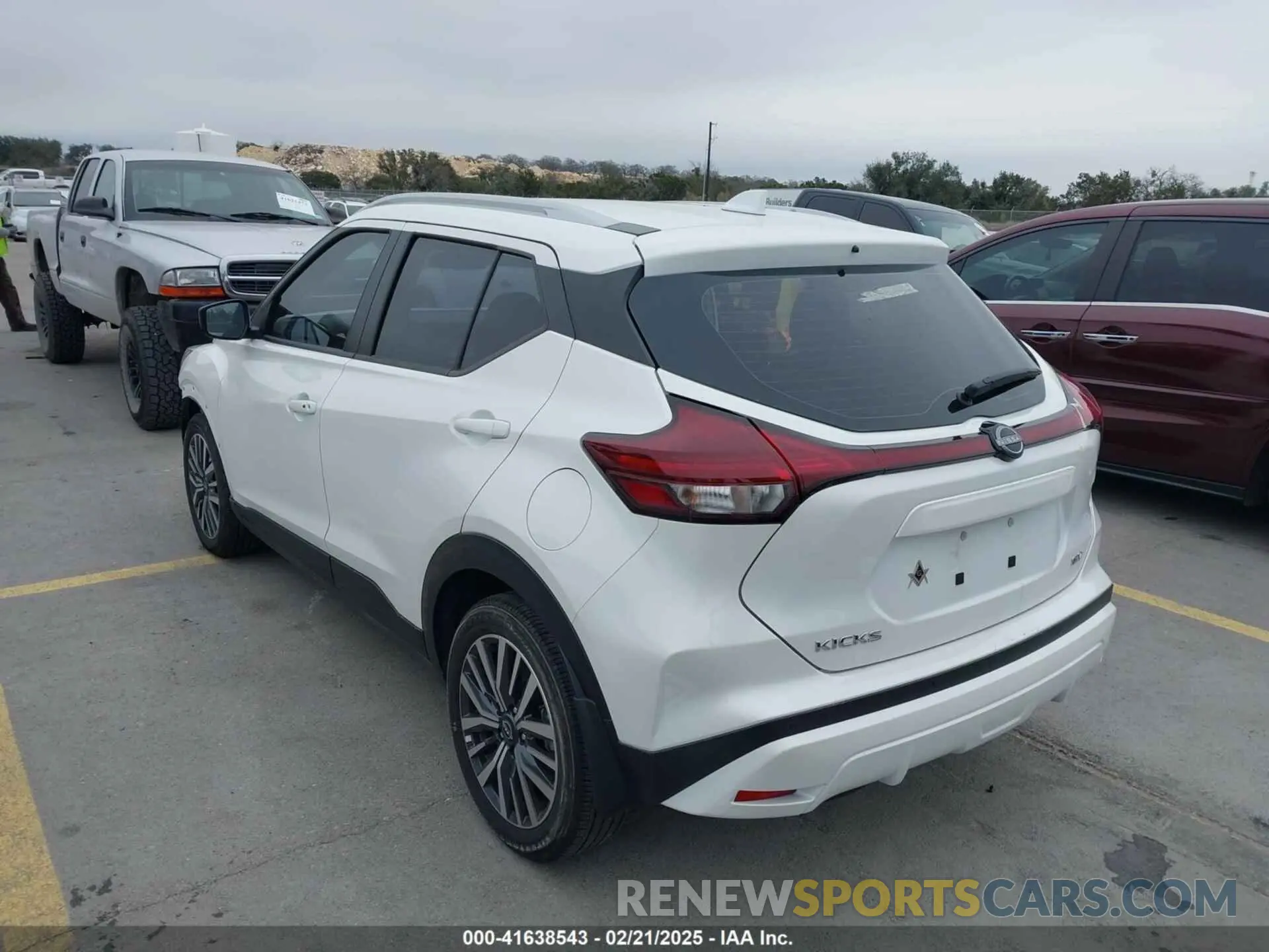 3 fotografías del automóvil dañado 3N1CP5CV4PL565090 NISSAN KICKS 2023