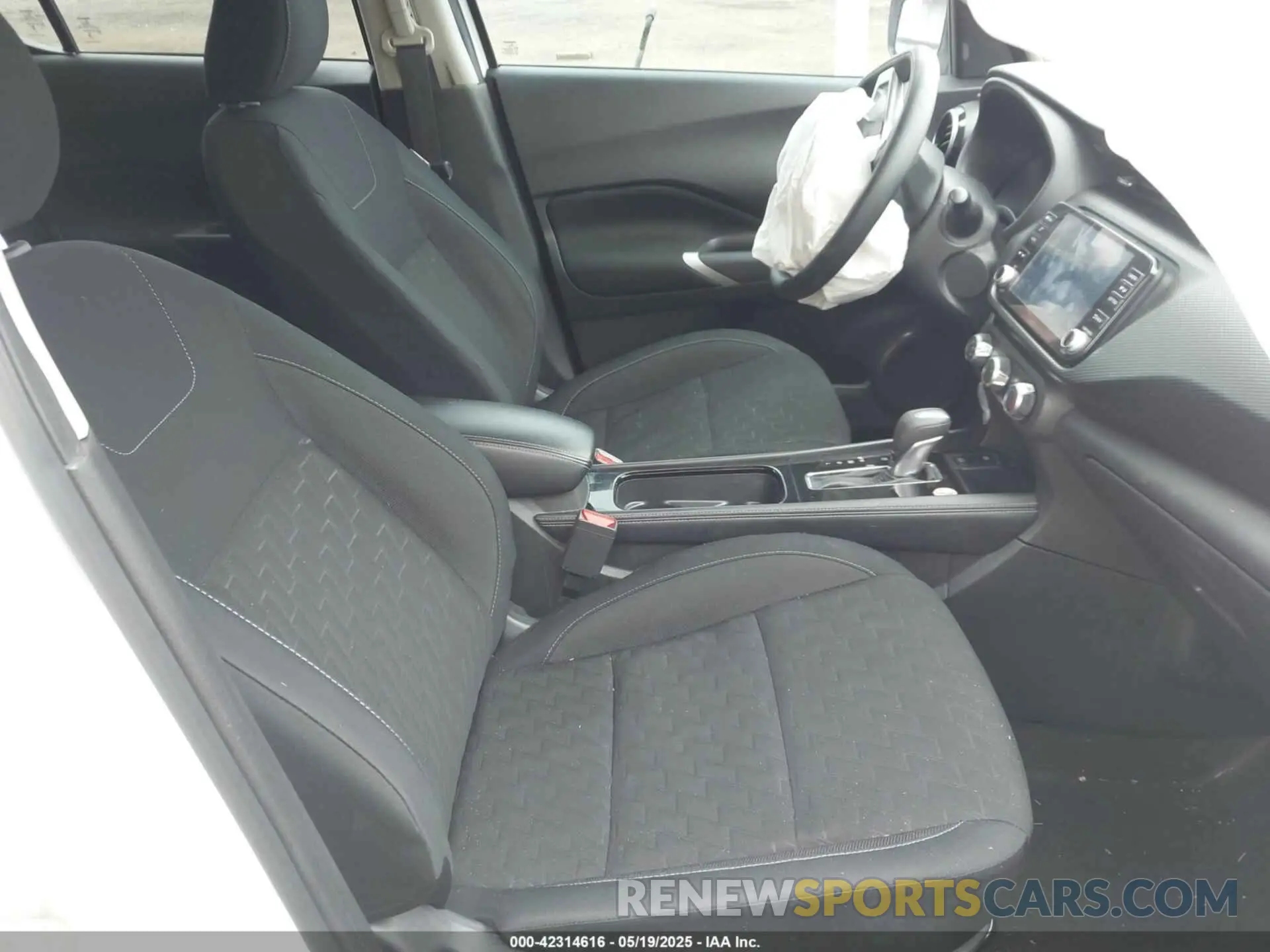 5 fotografías del automóvil dañado 3N1CP5CV5PL544135 NISSAN KICKS 2023
