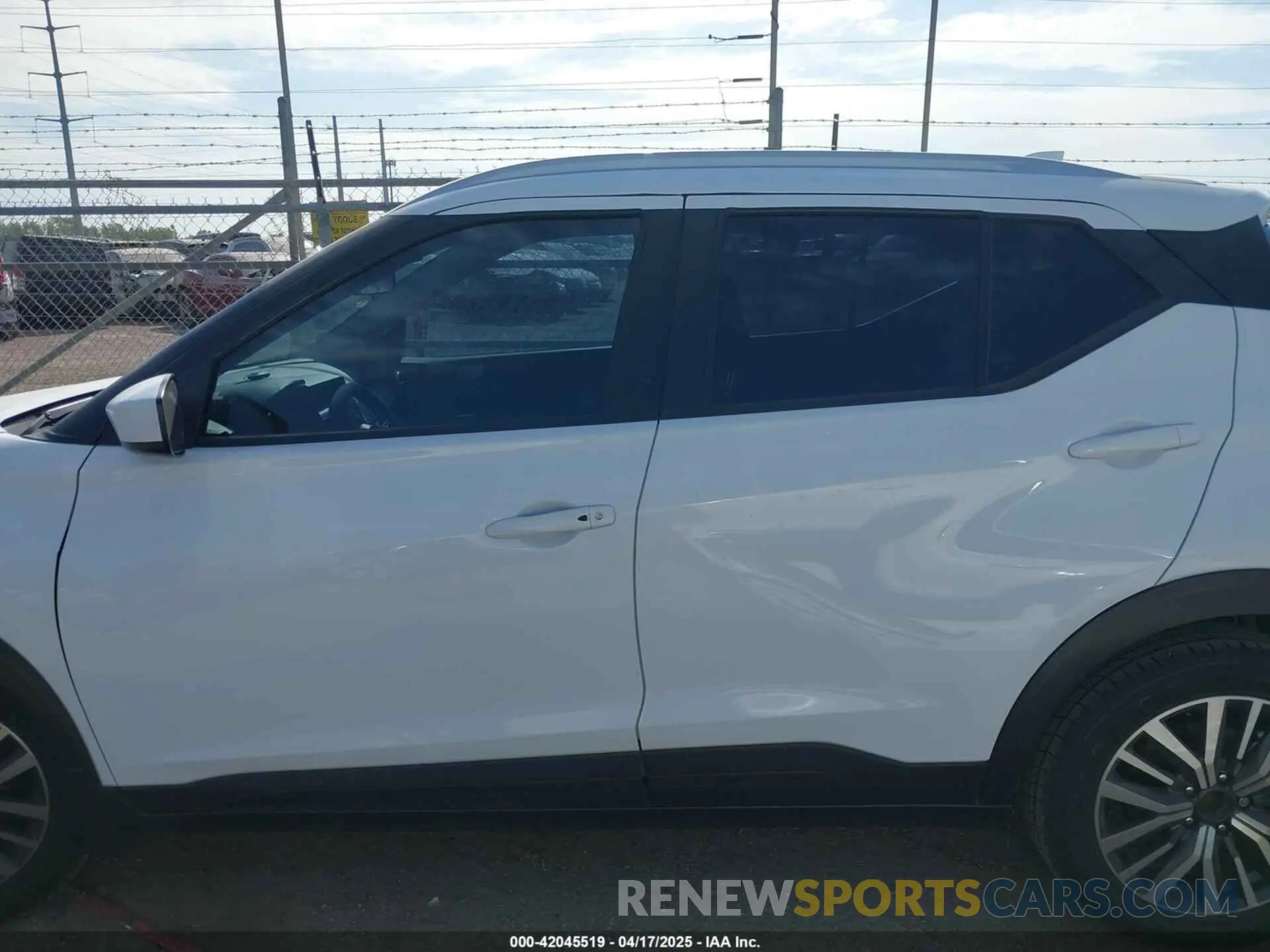15 fotografías del automóvil dañado 3N1CP5CV7PL485024 NISSAN KICKS 2023