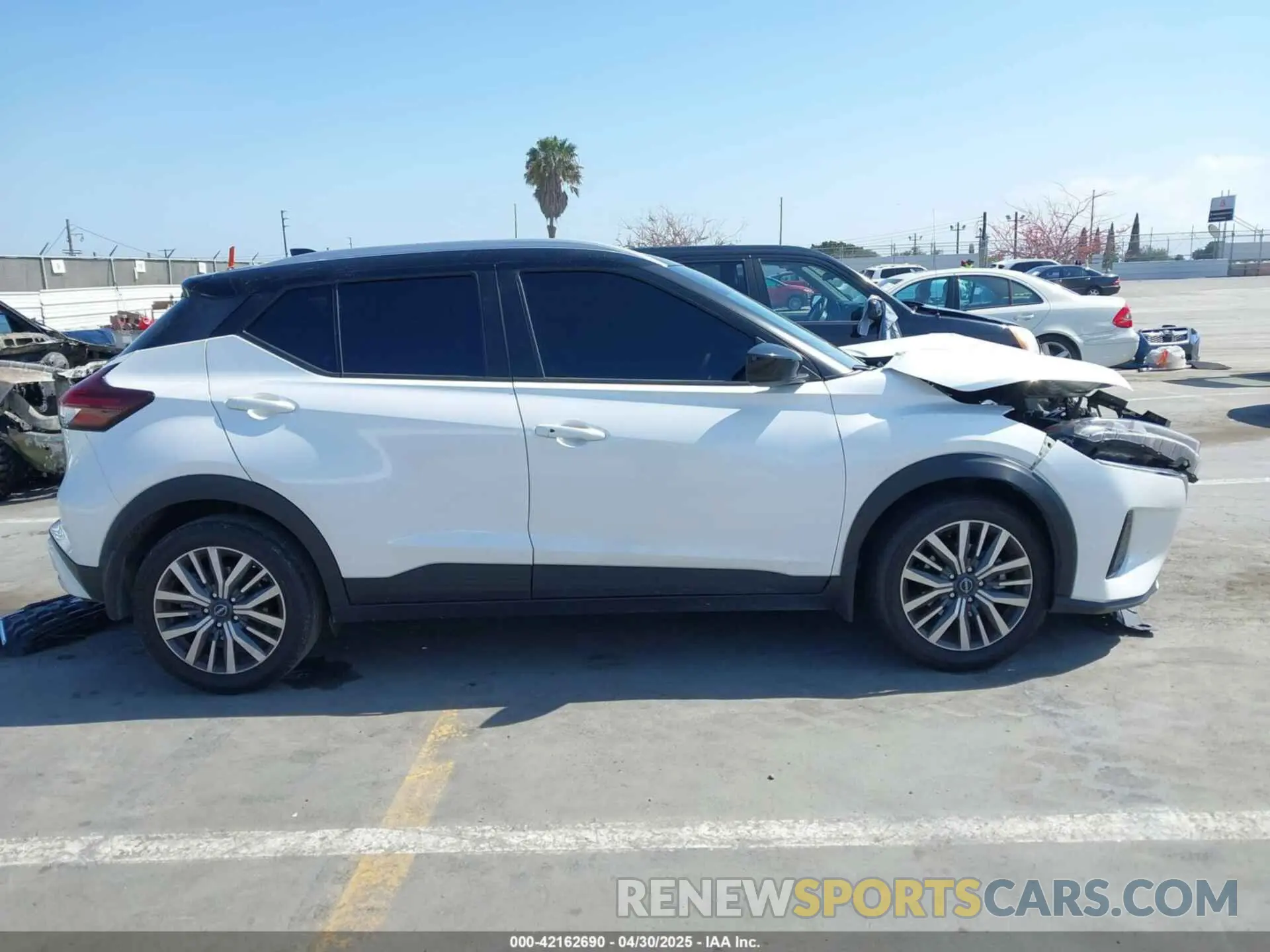 14 fotografías del automóvil dañado 3N1CP5CV7PL529507 NISSAN KICKS 2023