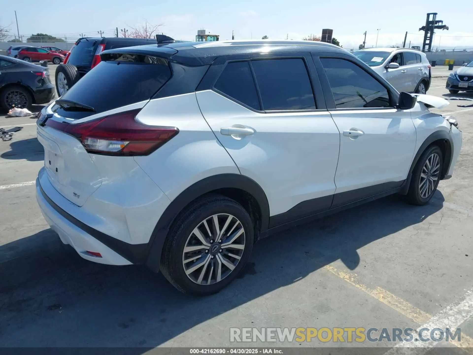 4 fotografías del automóvil dañado 3N1CP5CV7PL529507 NISSAN KICKS 2023