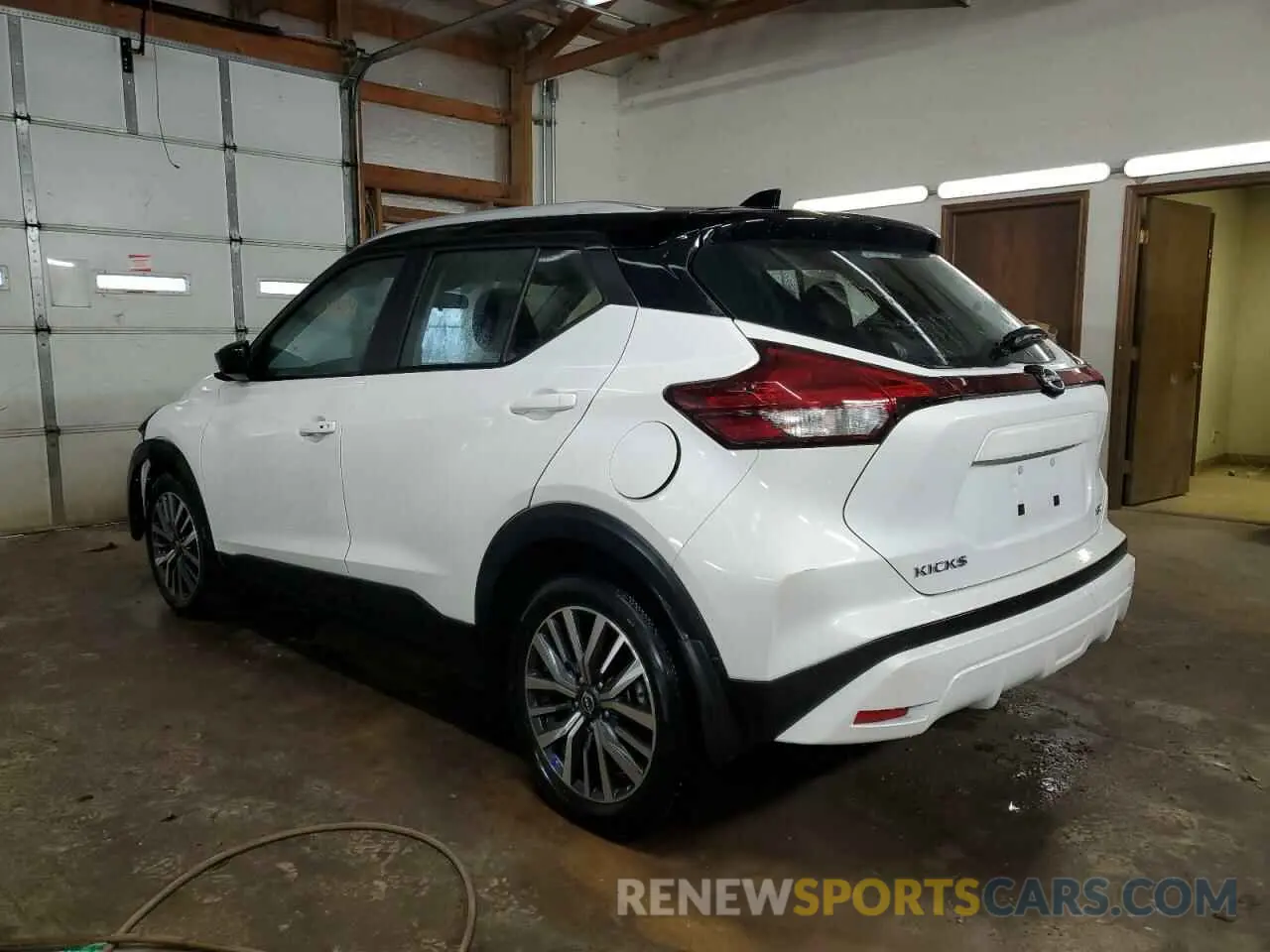 2 fotografías del automóvil dañado 3N1CP5CV8PL546025 NISSAN KICKS 2023