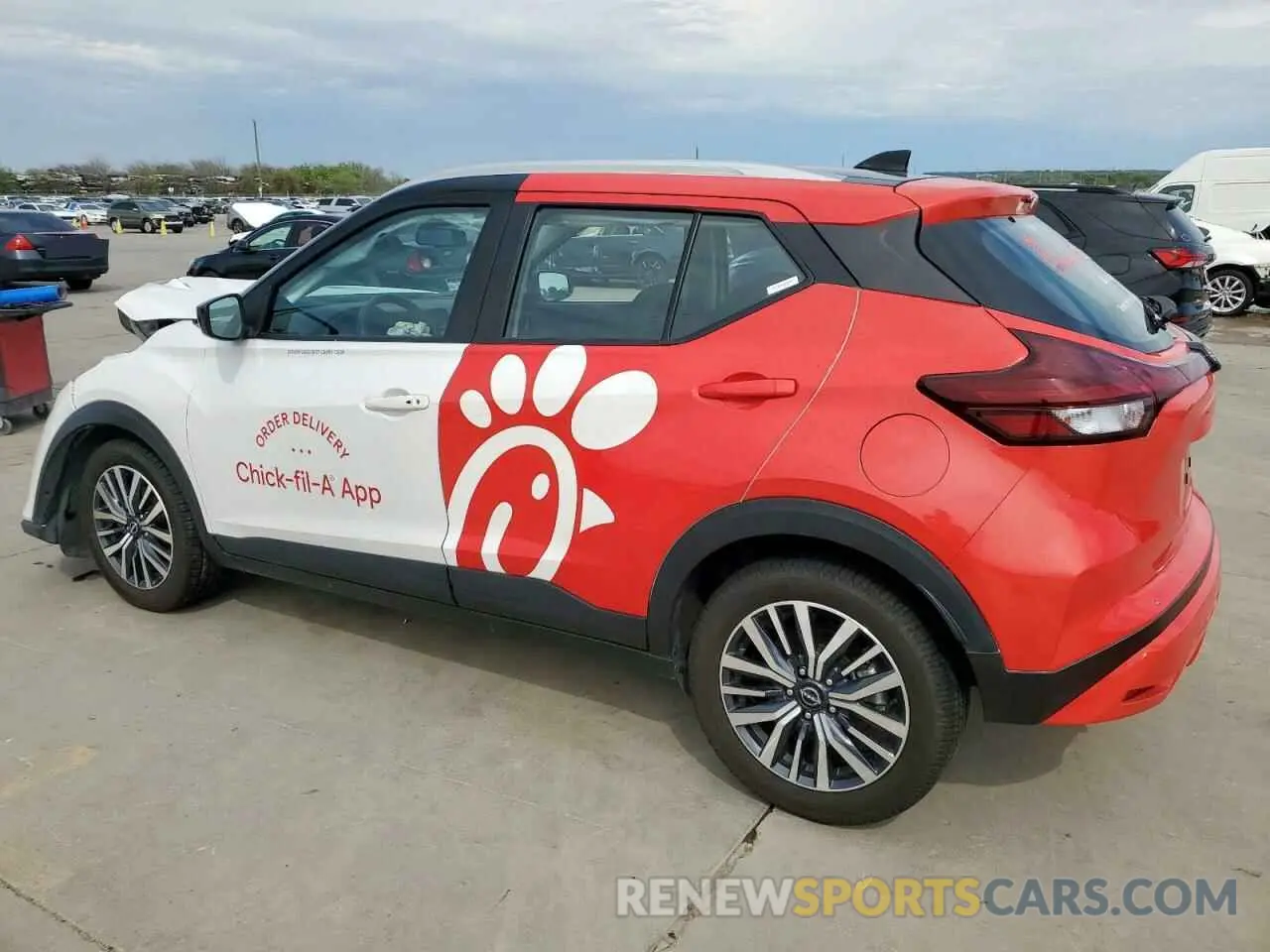 2 fotografías del automóvil dañado 3N1CP5CV9PL467026 NISSAN KICKS 2023