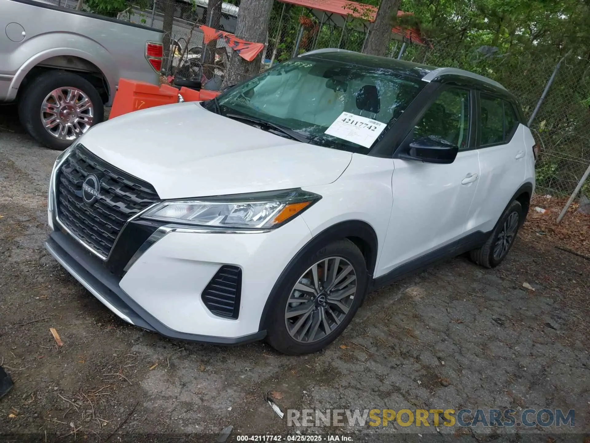 2 fotografías del automóvil dañado 3N1CP5CVXPL503287 NISSAN KICKS 2023