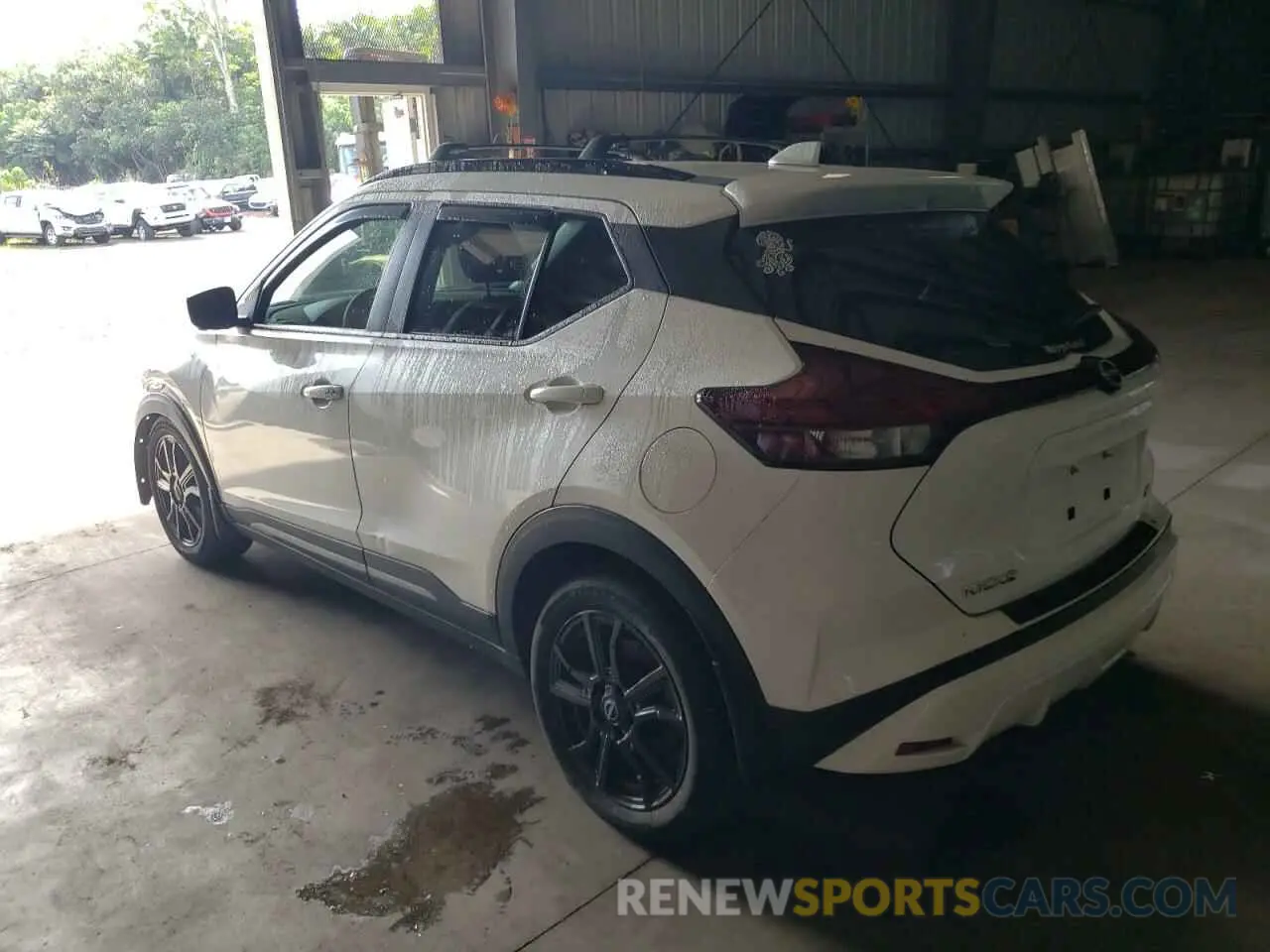 2 fotografías del automóvil dañado 3N1CP5DV0PL505399 NISSAN KICKS 2023