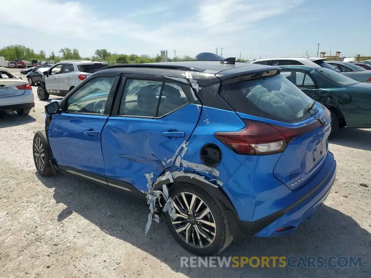 2 fotografías del automóvil dañado 3N1CP5DV0PL525085 NISSAN KICKS 2023
