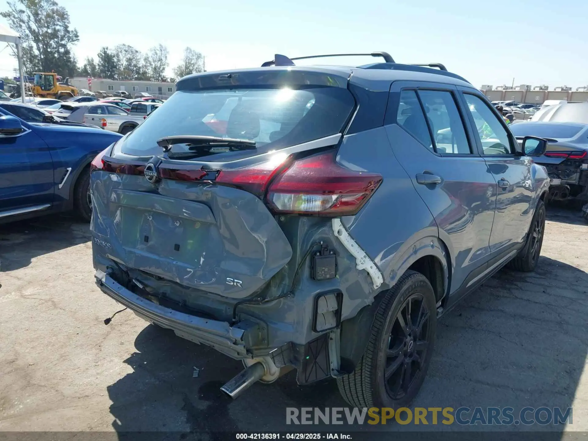 4 fotografías del automóvil dañado 3N1CP5DV0PL553257 NISSAN KICKS 2023