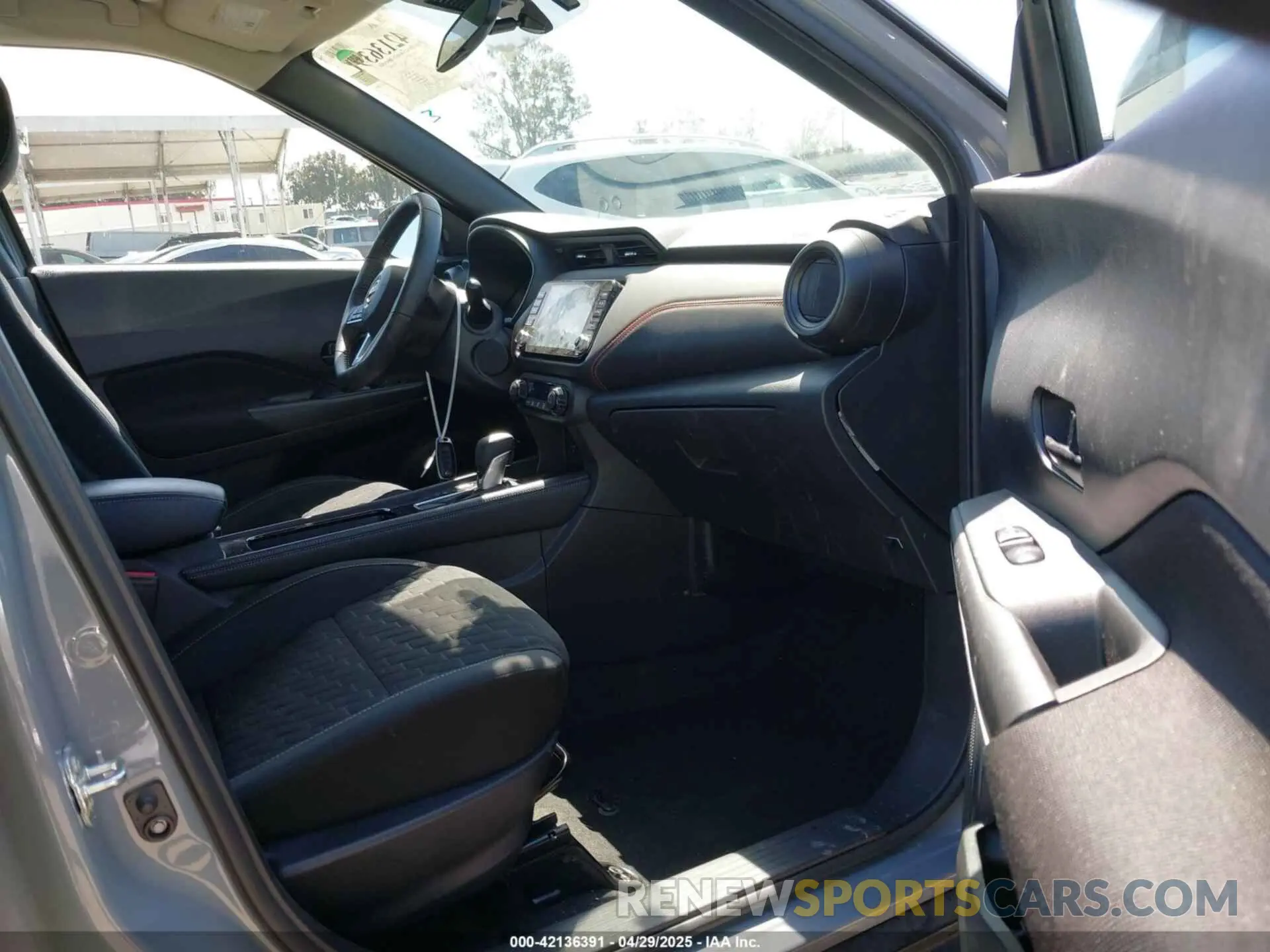 5 fotografías del automóvil dañado 3N1CP5DV0PL553257 NISSAN KICKS 2023