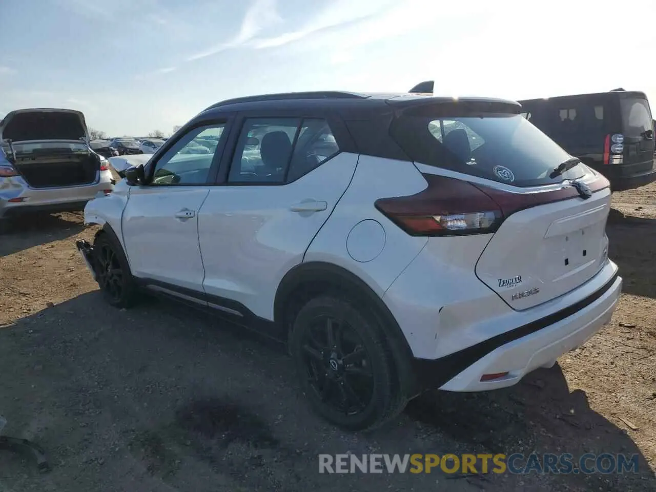 2 fotografías del automóvil dañado 3N1CP5DV1PL517786 NISSAN KICKS 2023