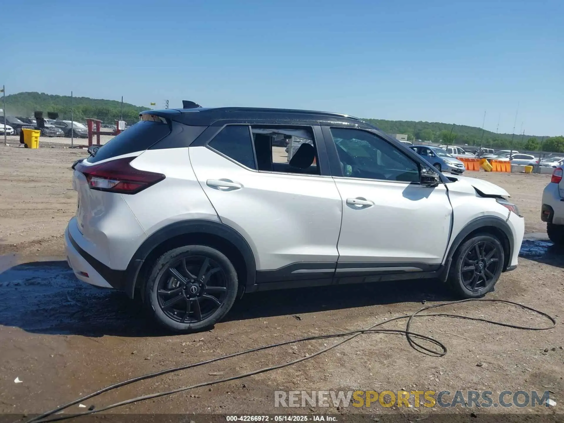 12 fotografías del automóvil dañado 3N1CP5DV2PL499136 NISSAN KICKS 2023